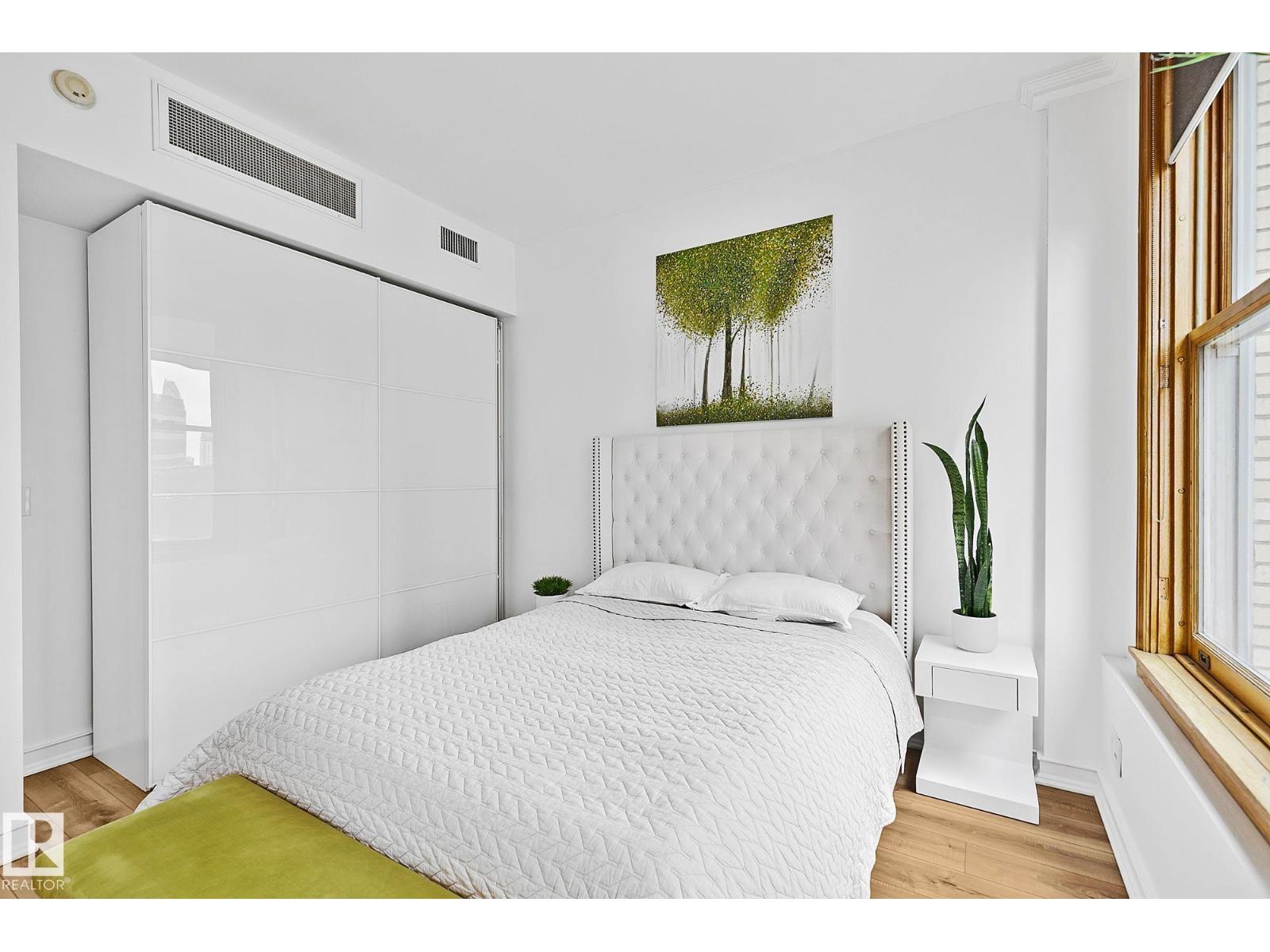 806 10134 100 ST NW - 43