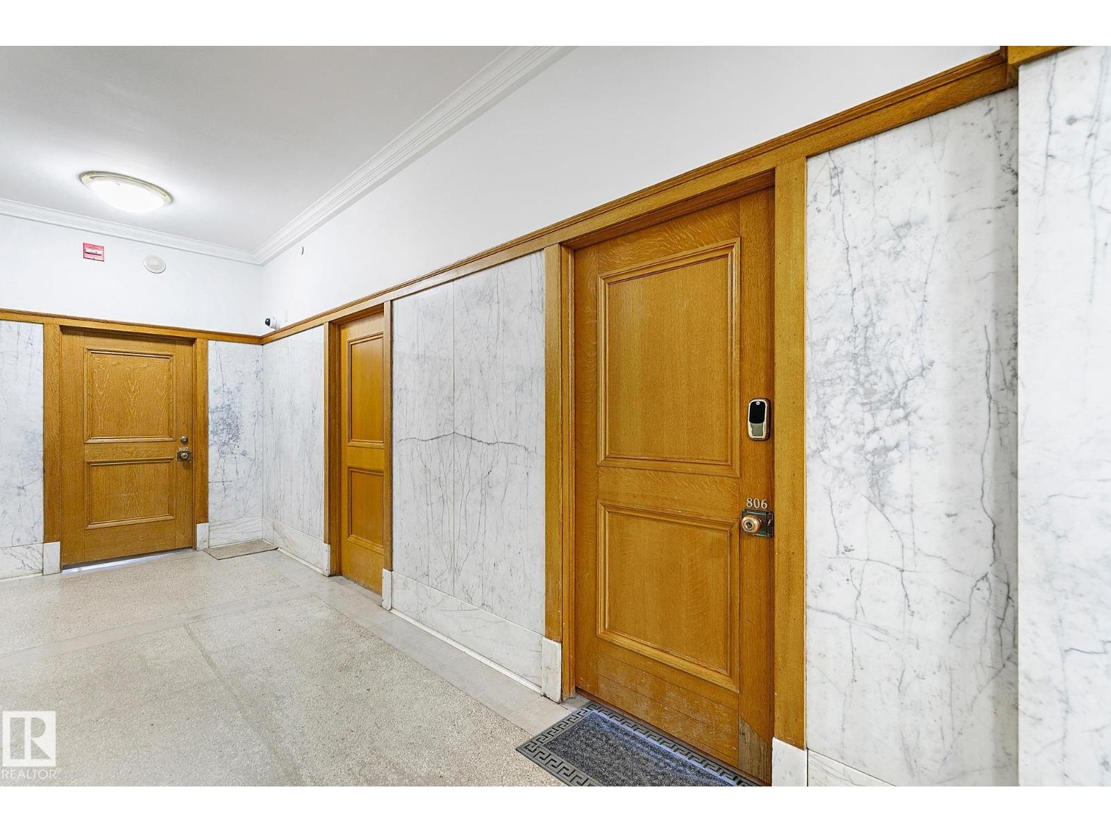 806 10134 100 ST NW - 13