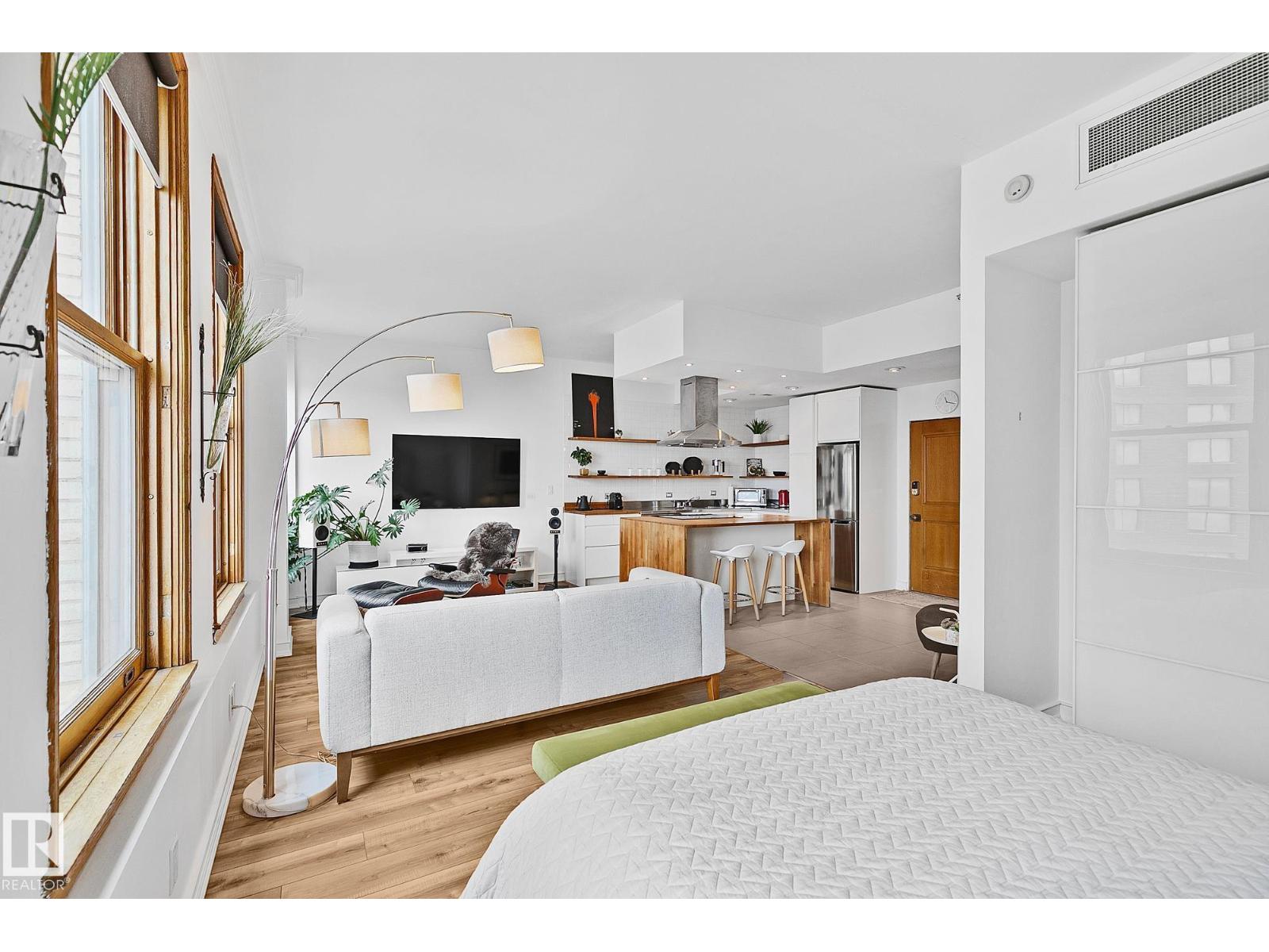 806 10134 100 ST NW - 39