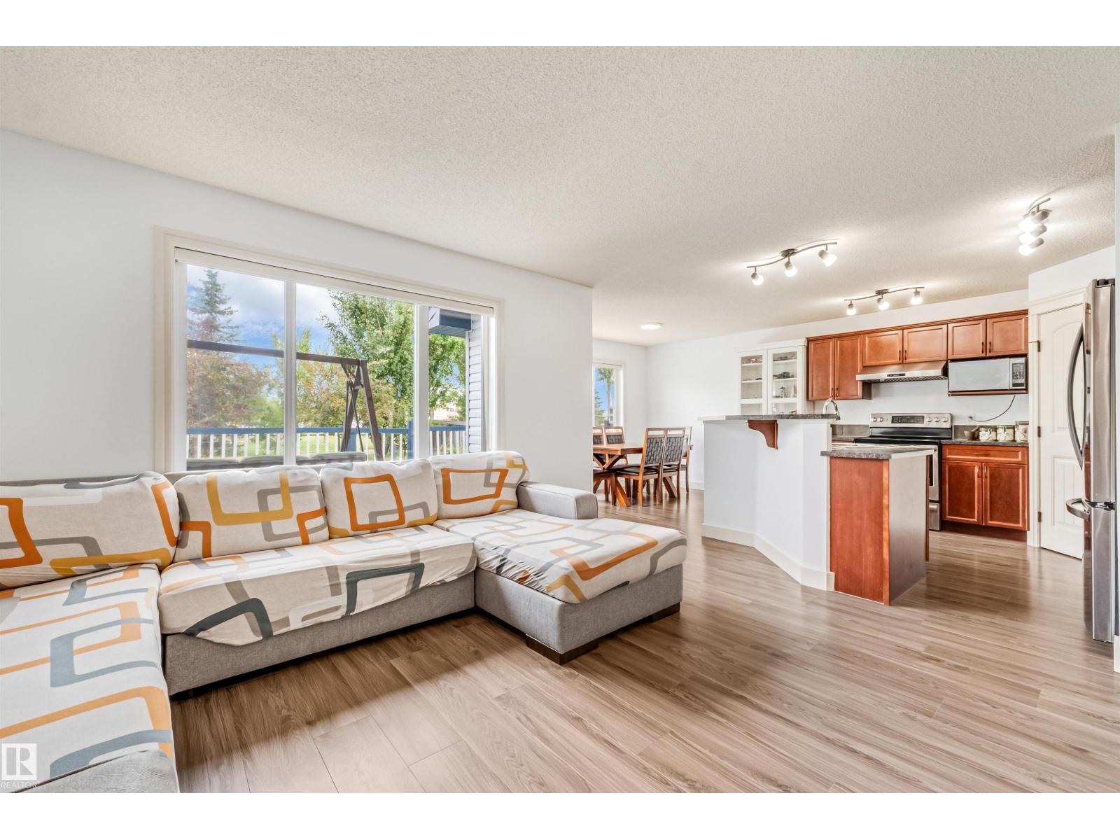 20324 48 AV NW - 16