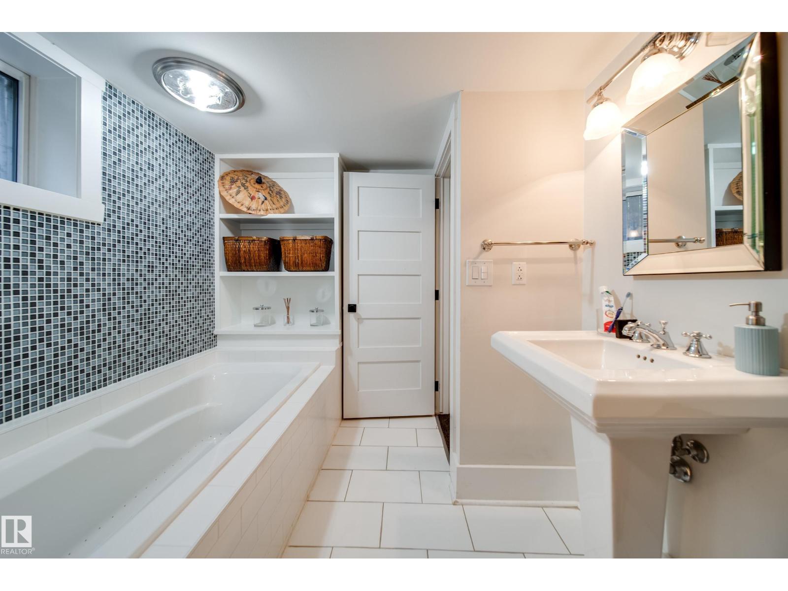 10335 137 ST NW - 45