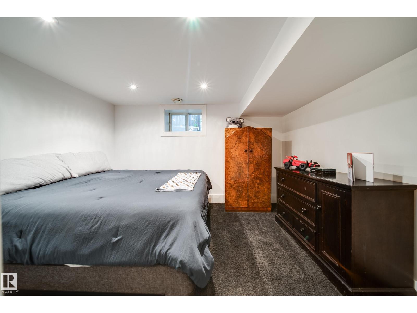 10335 137 ST NW - 43
