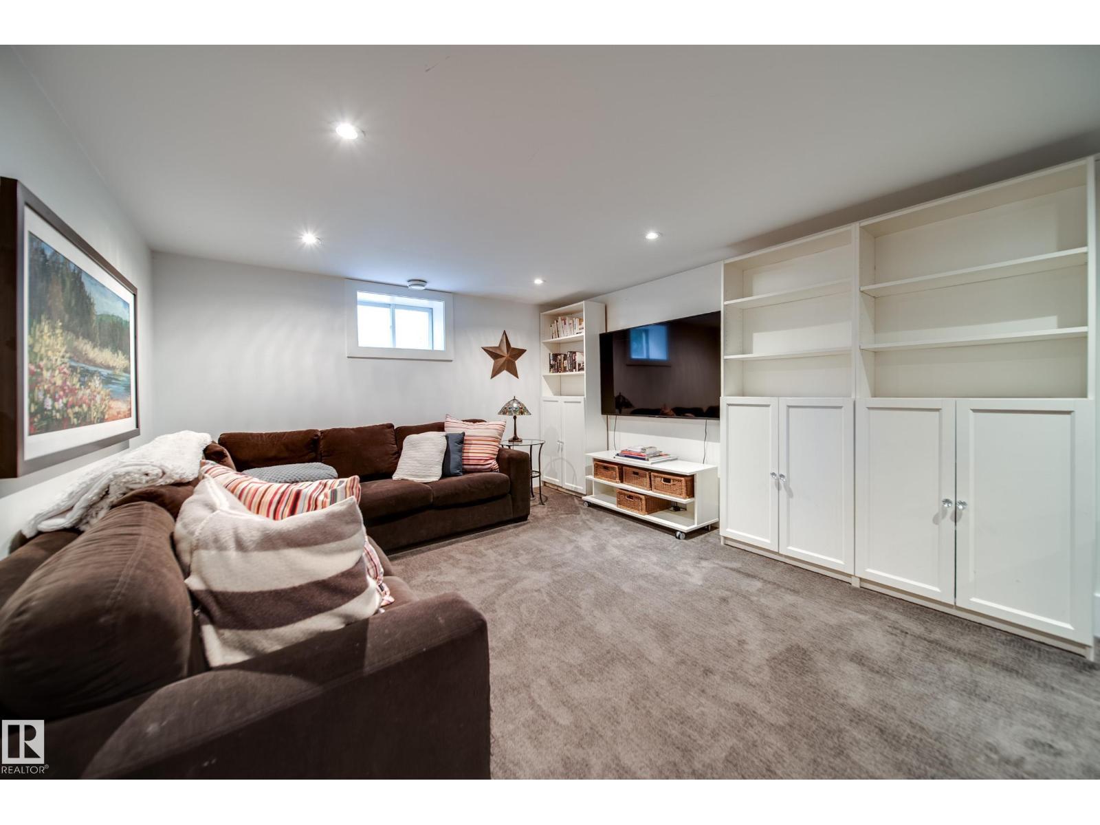 10335 137 ST NW - 39