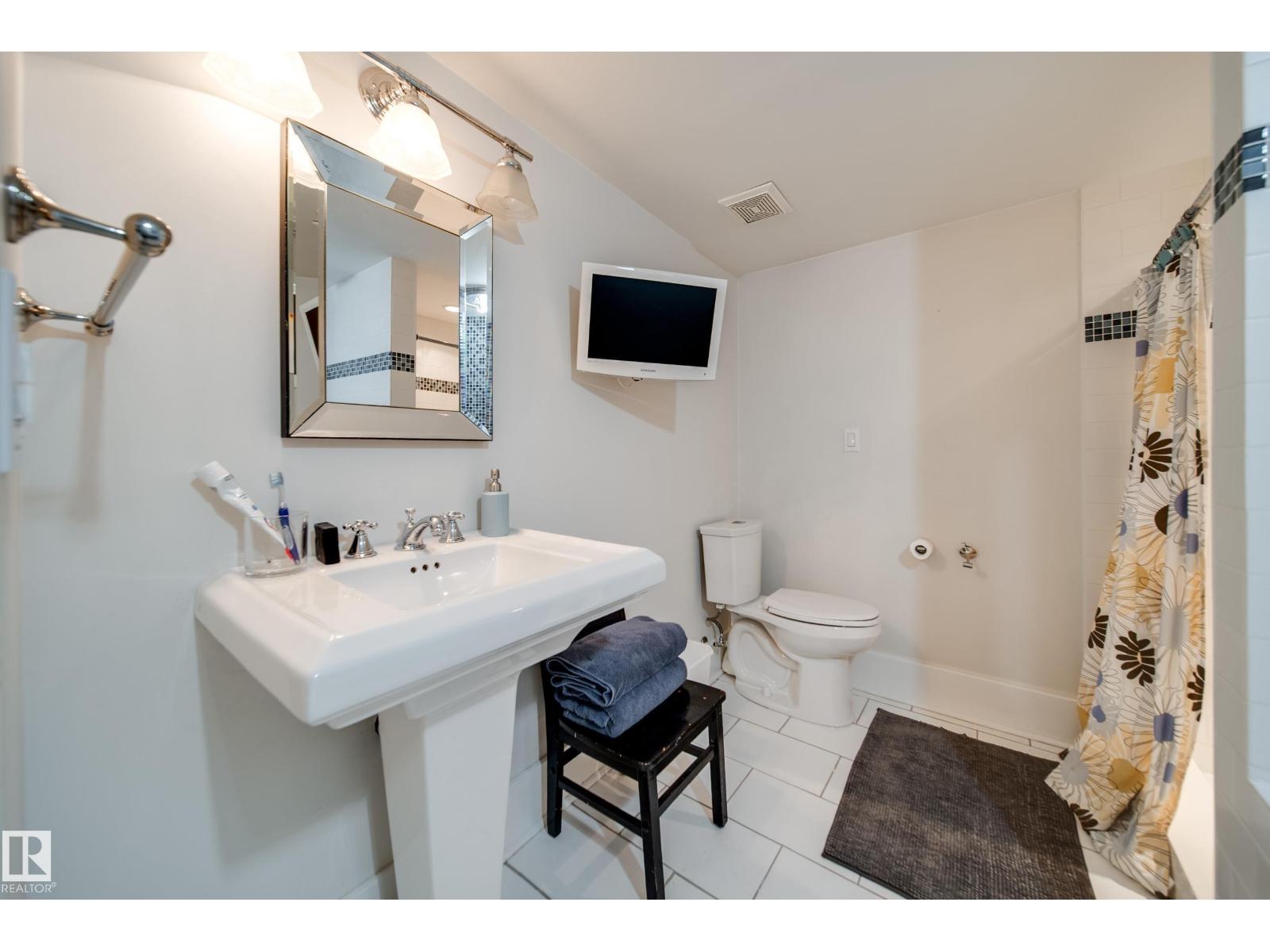 10335 137 ST NW - 46