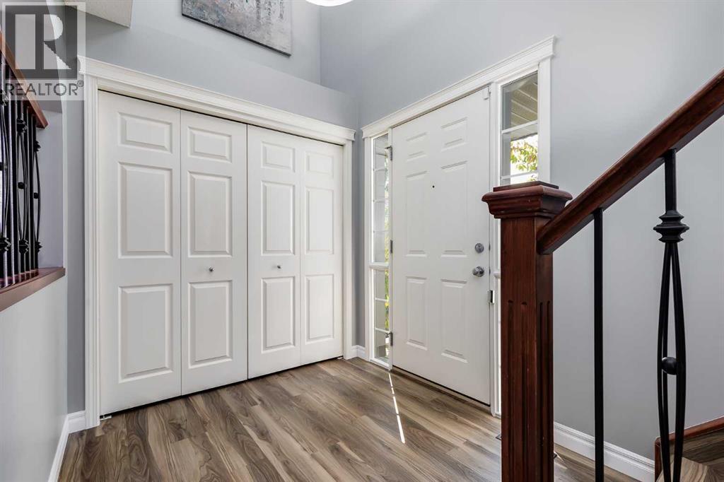 32 Valley Crest Gardens Northwest, Calgary, Alberta, T3B5W8, Calgary, Alberta — photo 4 of 5