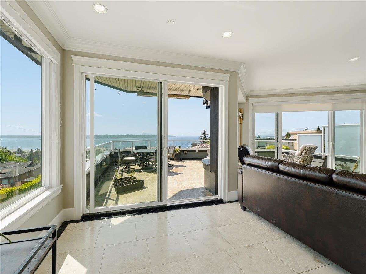 1087 FINLAY STREET, White Rock