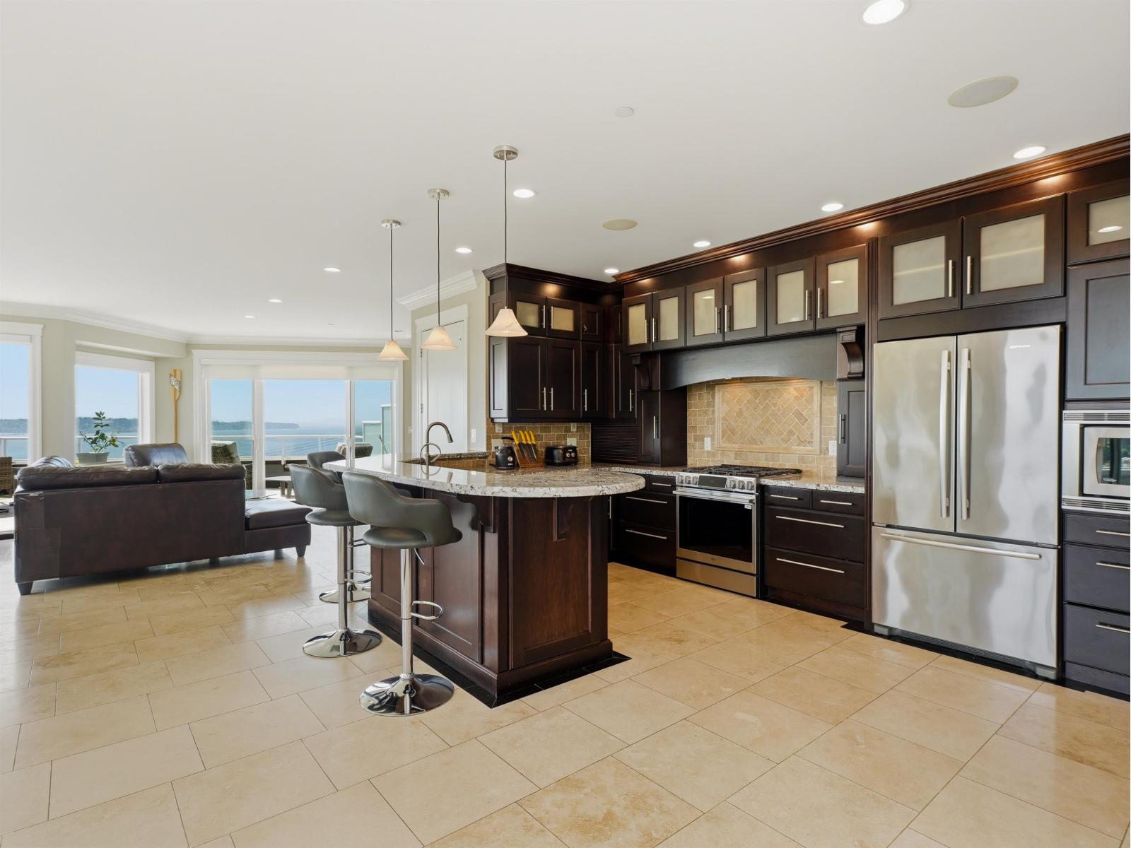 1087 FINLAY STREET, White Rock