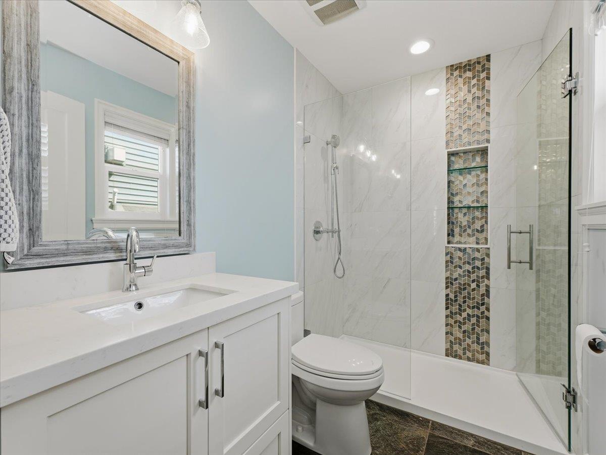 1087 FINLAY STREET, White Rock