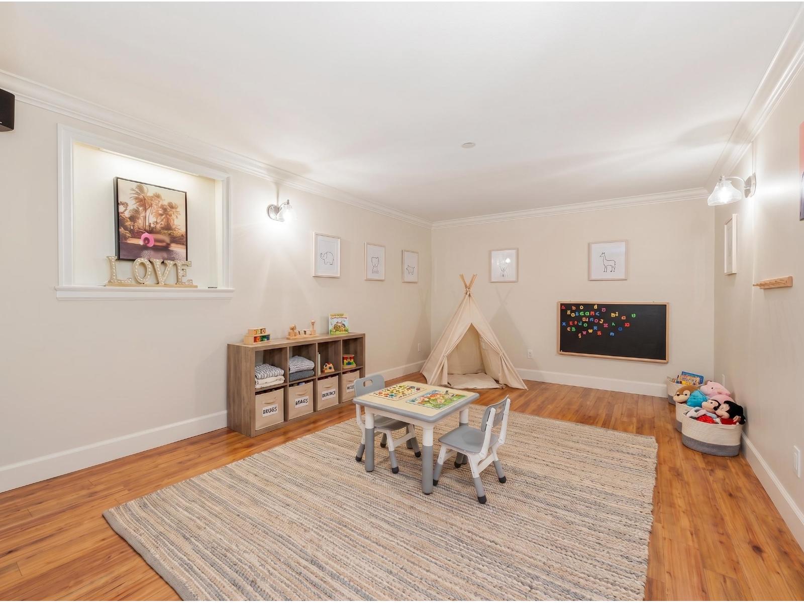 1087 FINLAY STREET, White Rock