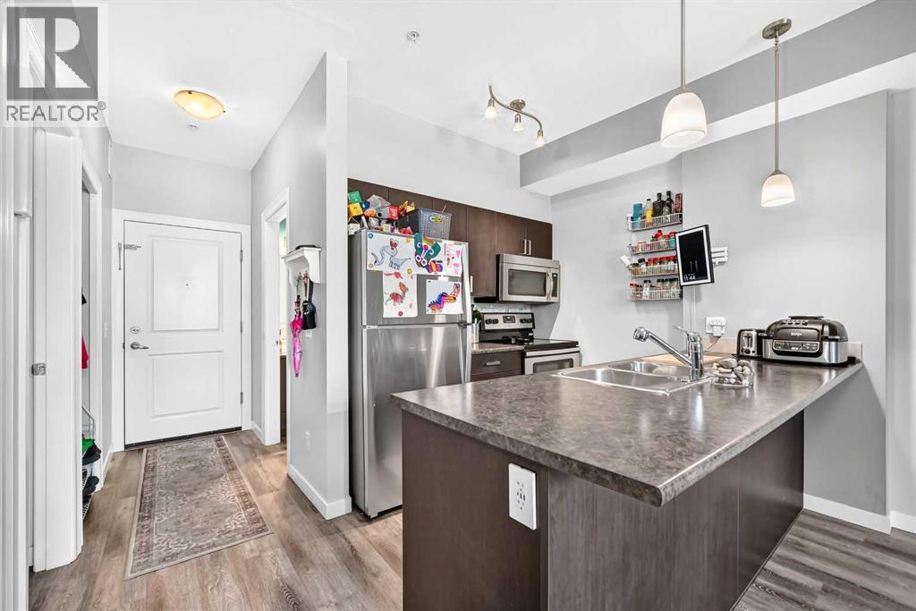 117 Copperpond Common Southeast, Calgary, Alberta, T2Z5E2, Calgary, Alberta — photo 3 of 5