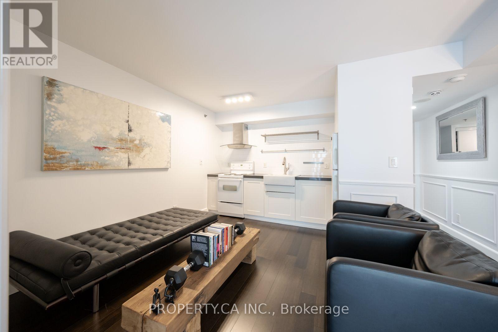 #912 210 VICTORIA STREET - 14