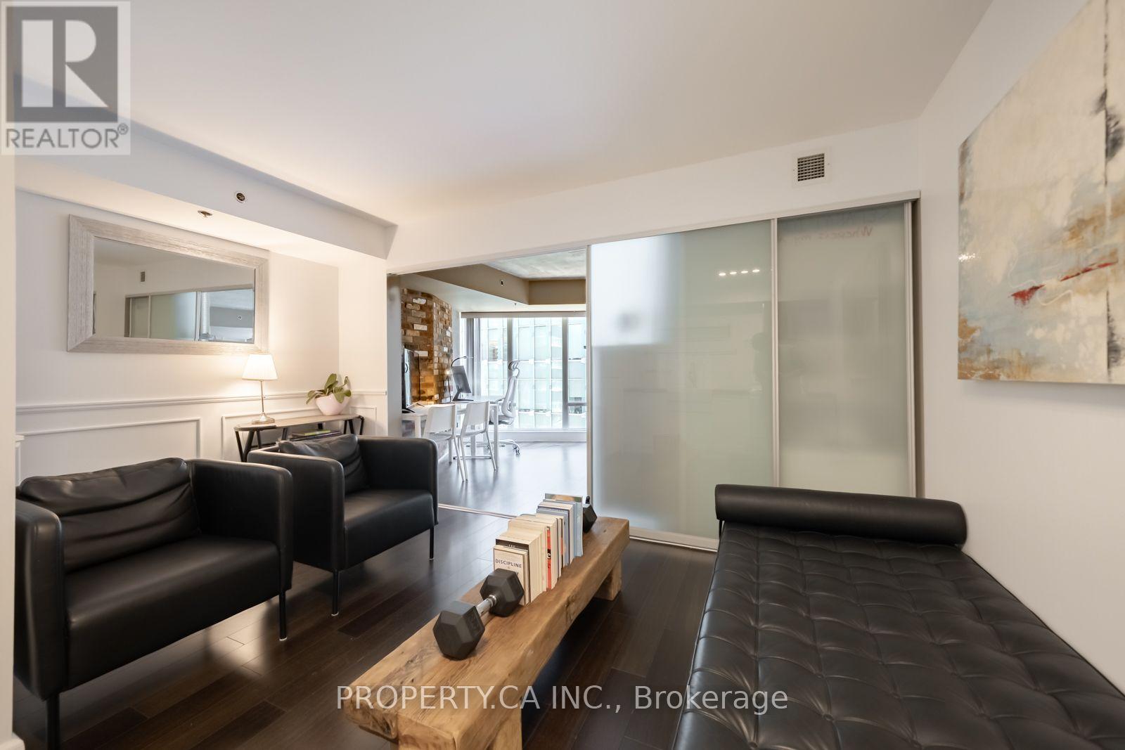 #912 210 VICTORIA STREET - 18