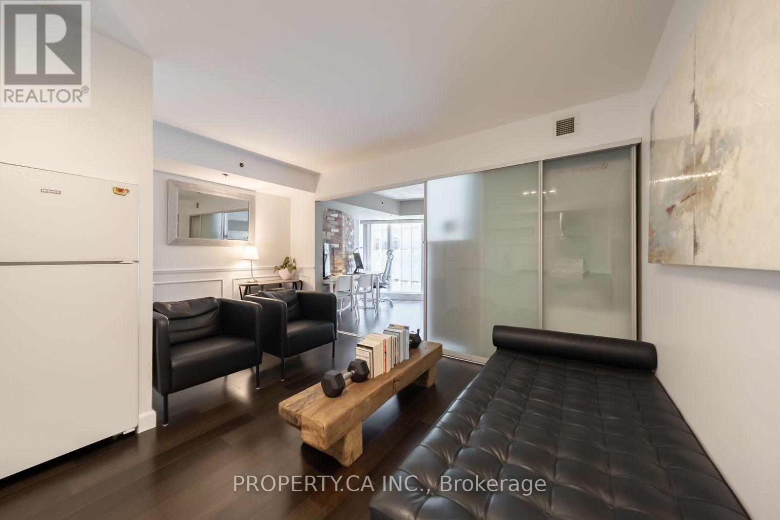 #912 210 VICTORIA STREET - 19