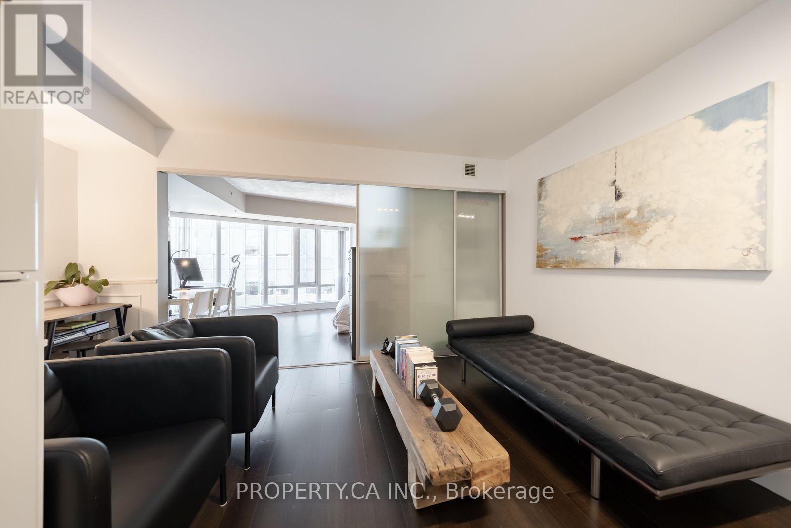 #912 210 VICTORIA STREET - 20