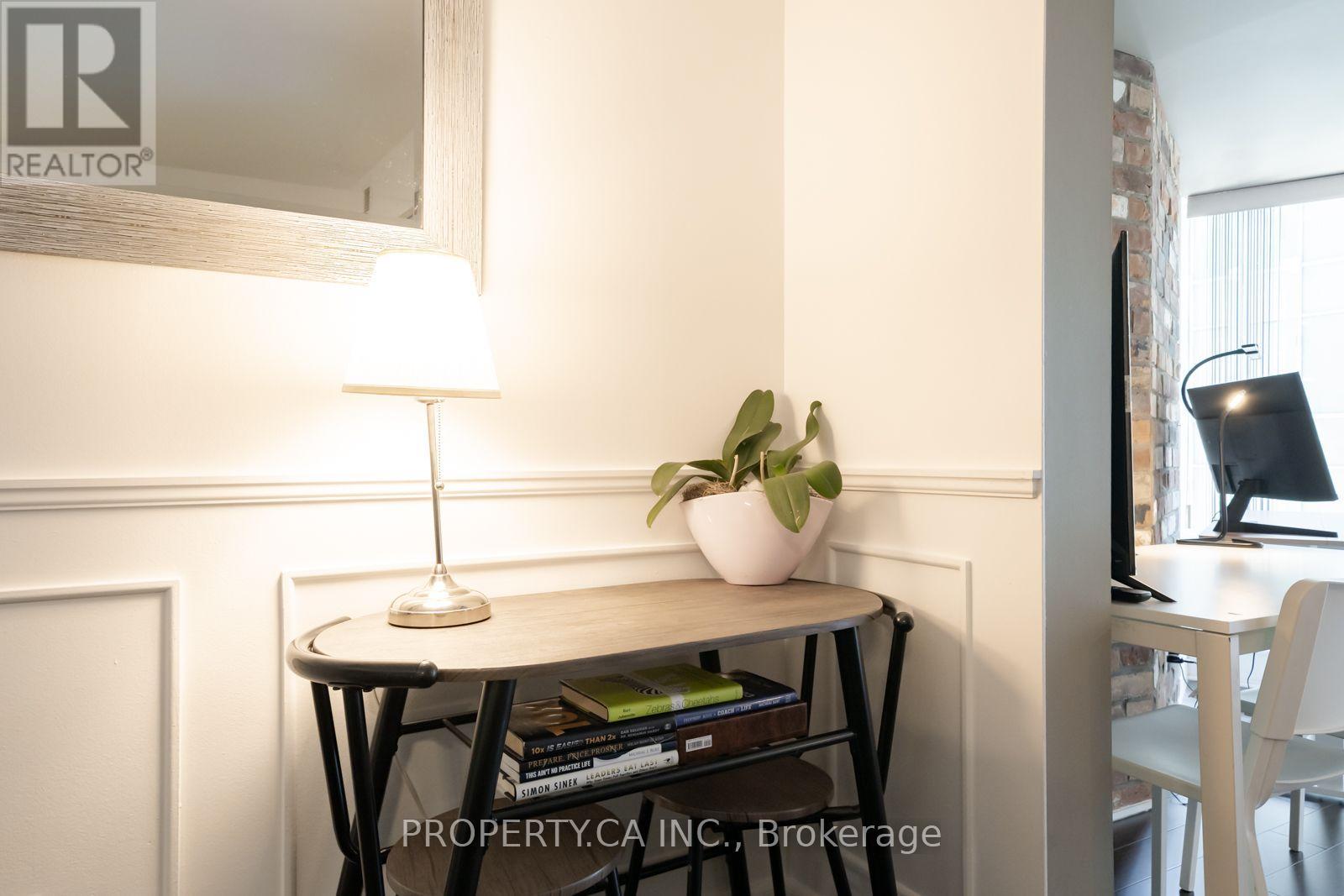 #912 210 VICTORIA STREET - 21