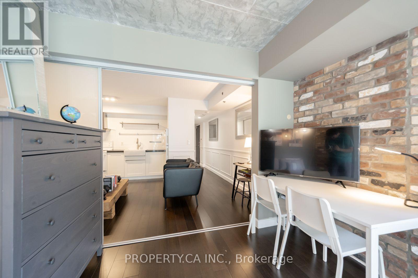 #912 210 VICTORIA STREET - 27