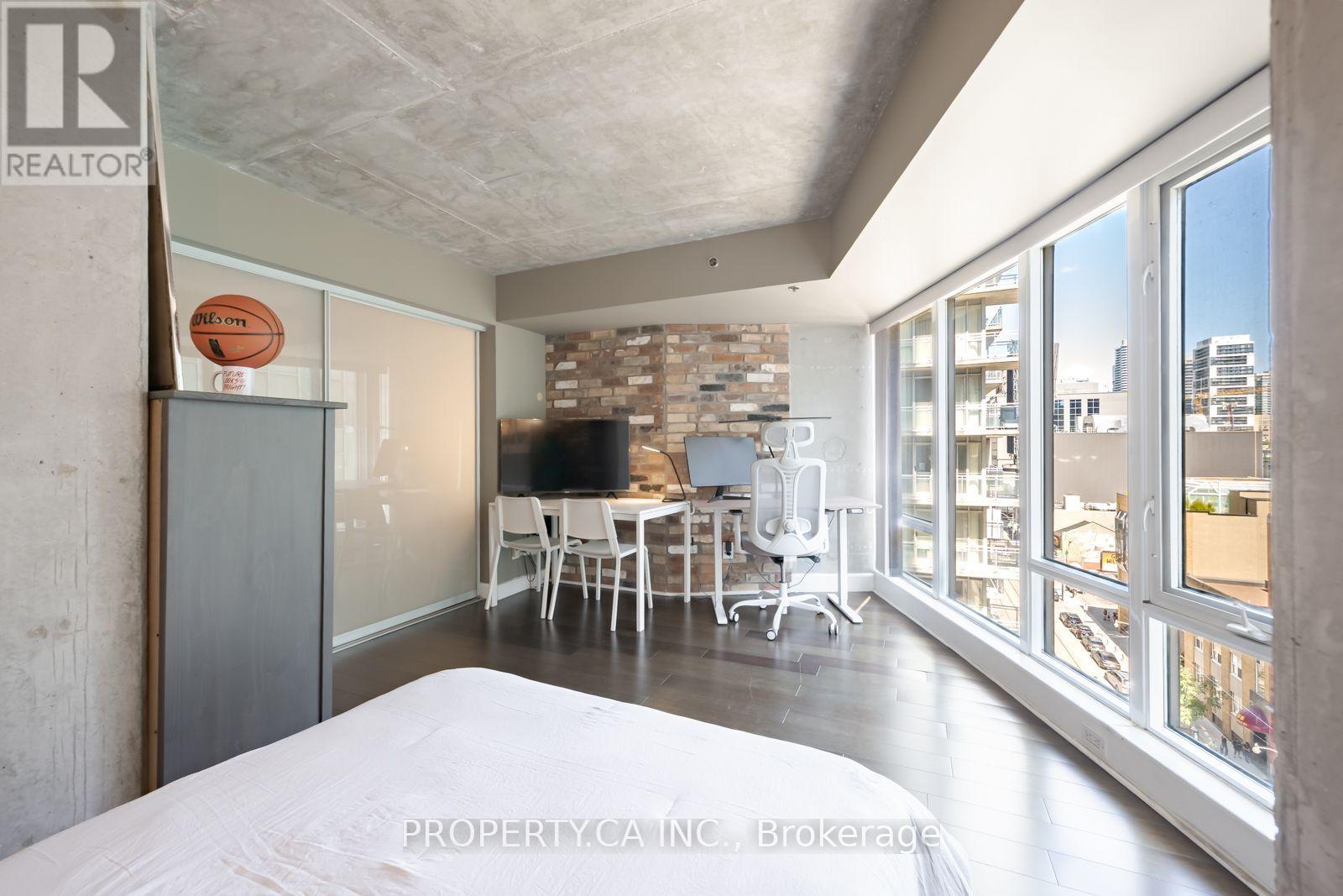 #912 210 VICTORIA STREET - 28
