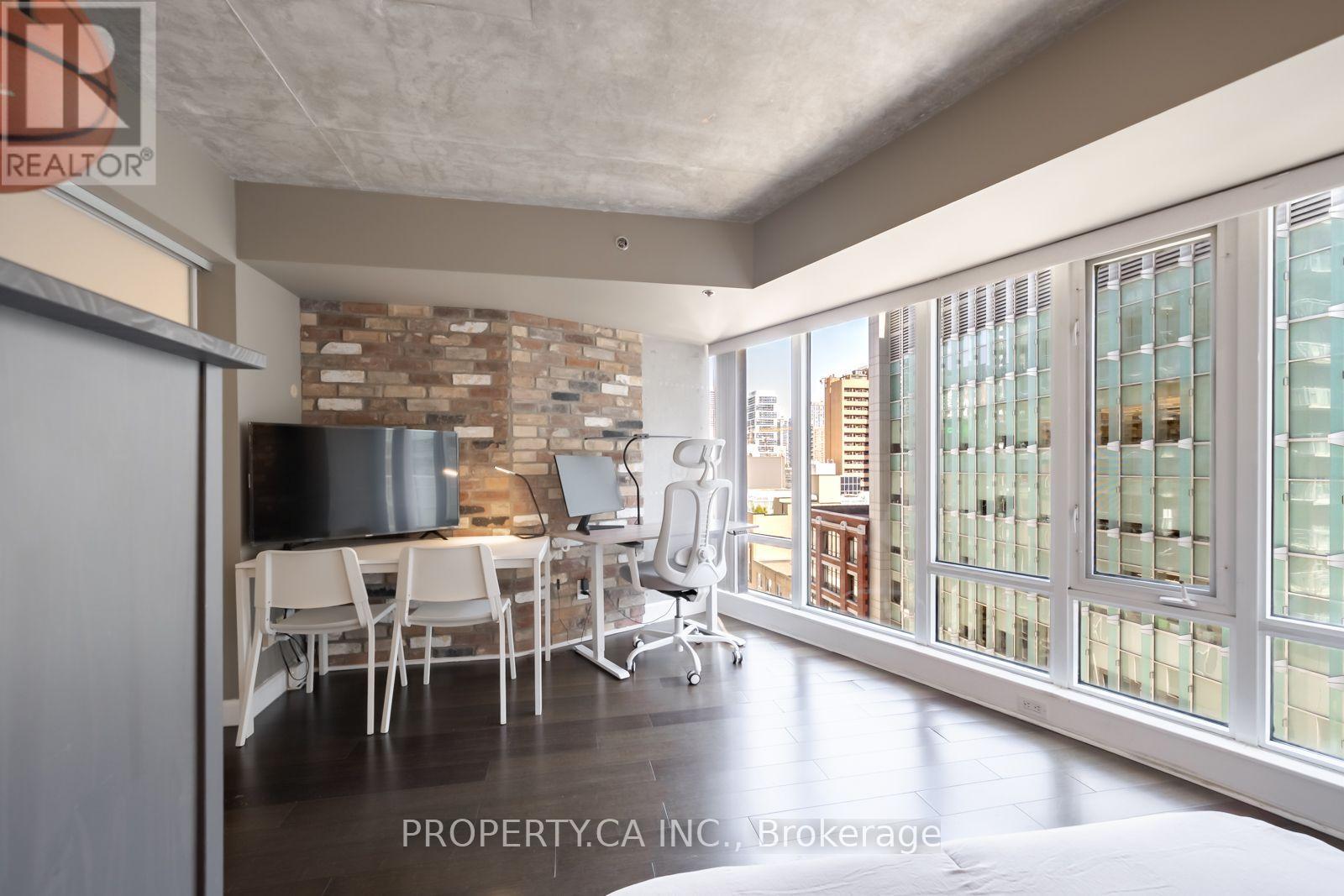 #912 210 VICTORIA STREET - 31
