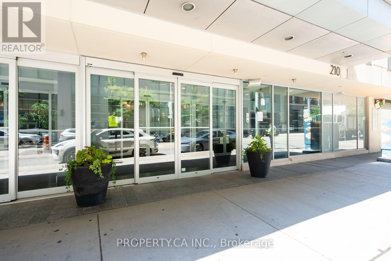 #912 210 VICTORIA STREET - 33