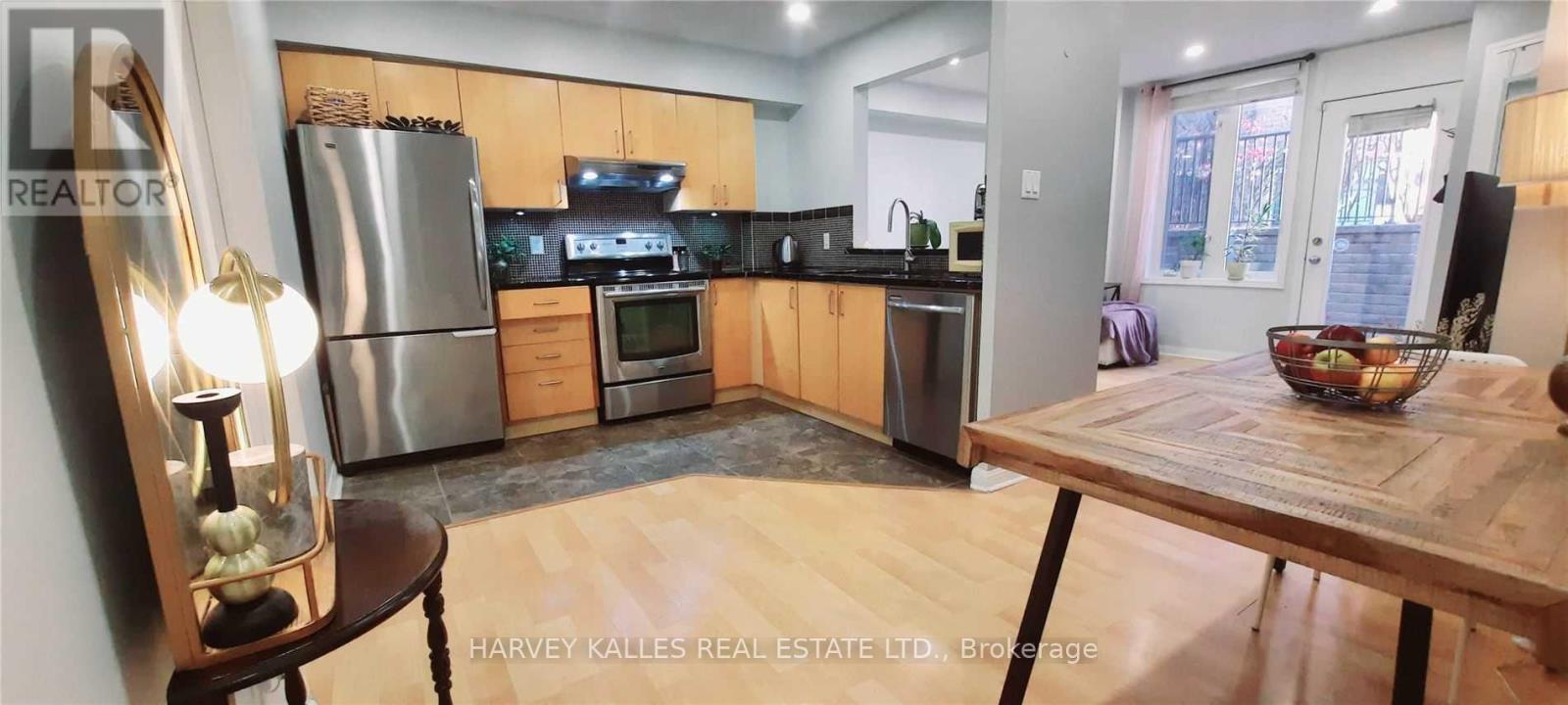 #220 28 DOURO STREET - 11