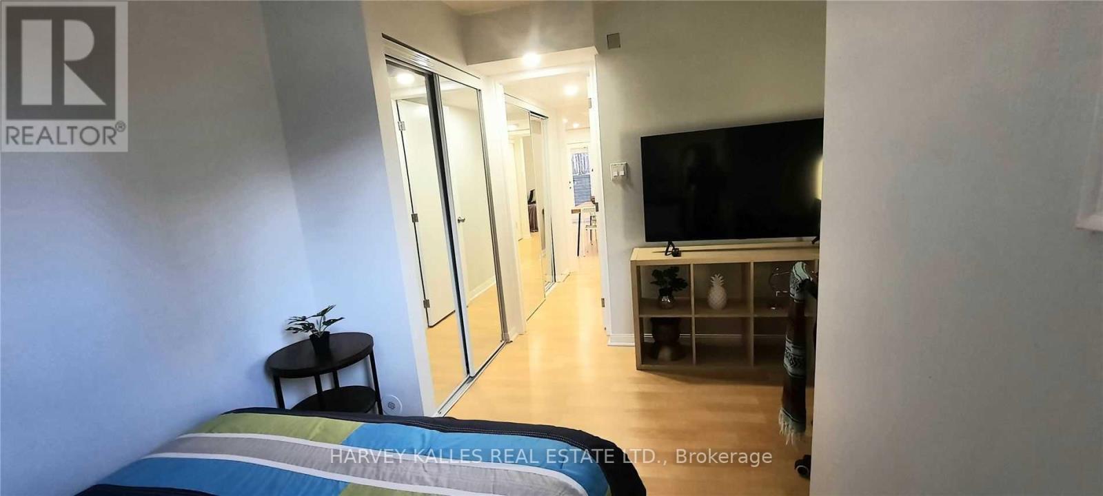 #220 28 DOURO STREET - 15