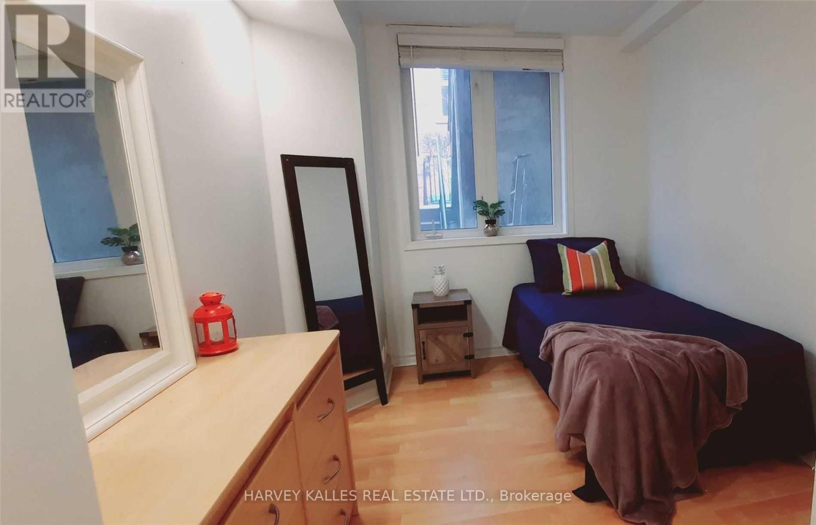 #220 28 DOURO STREET - 17