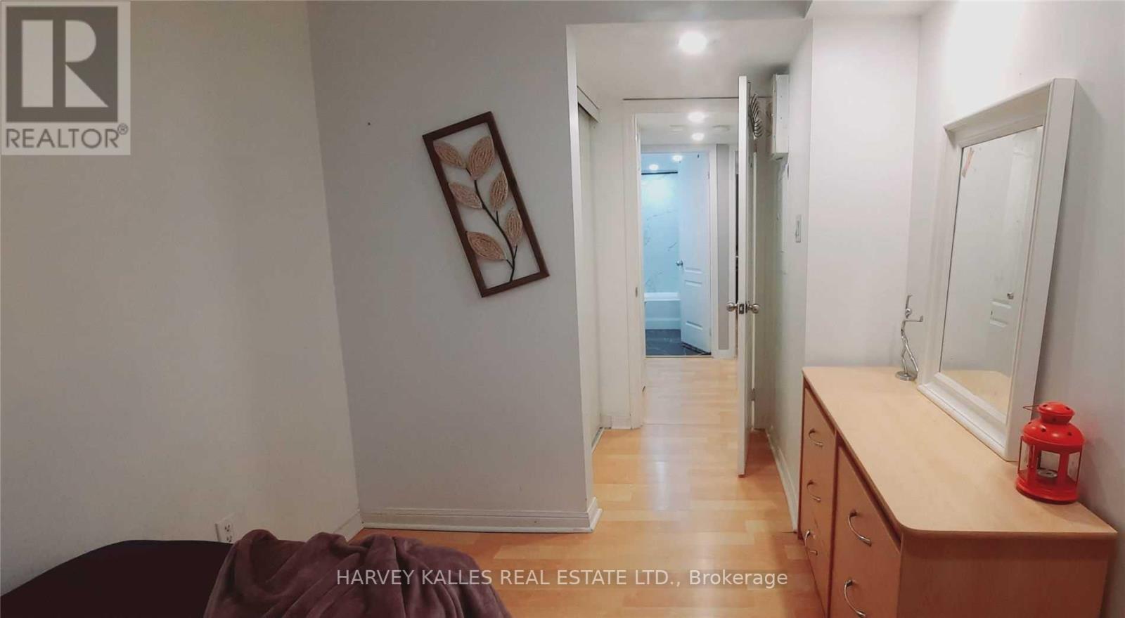 #220 28 DOURO STREET - 18