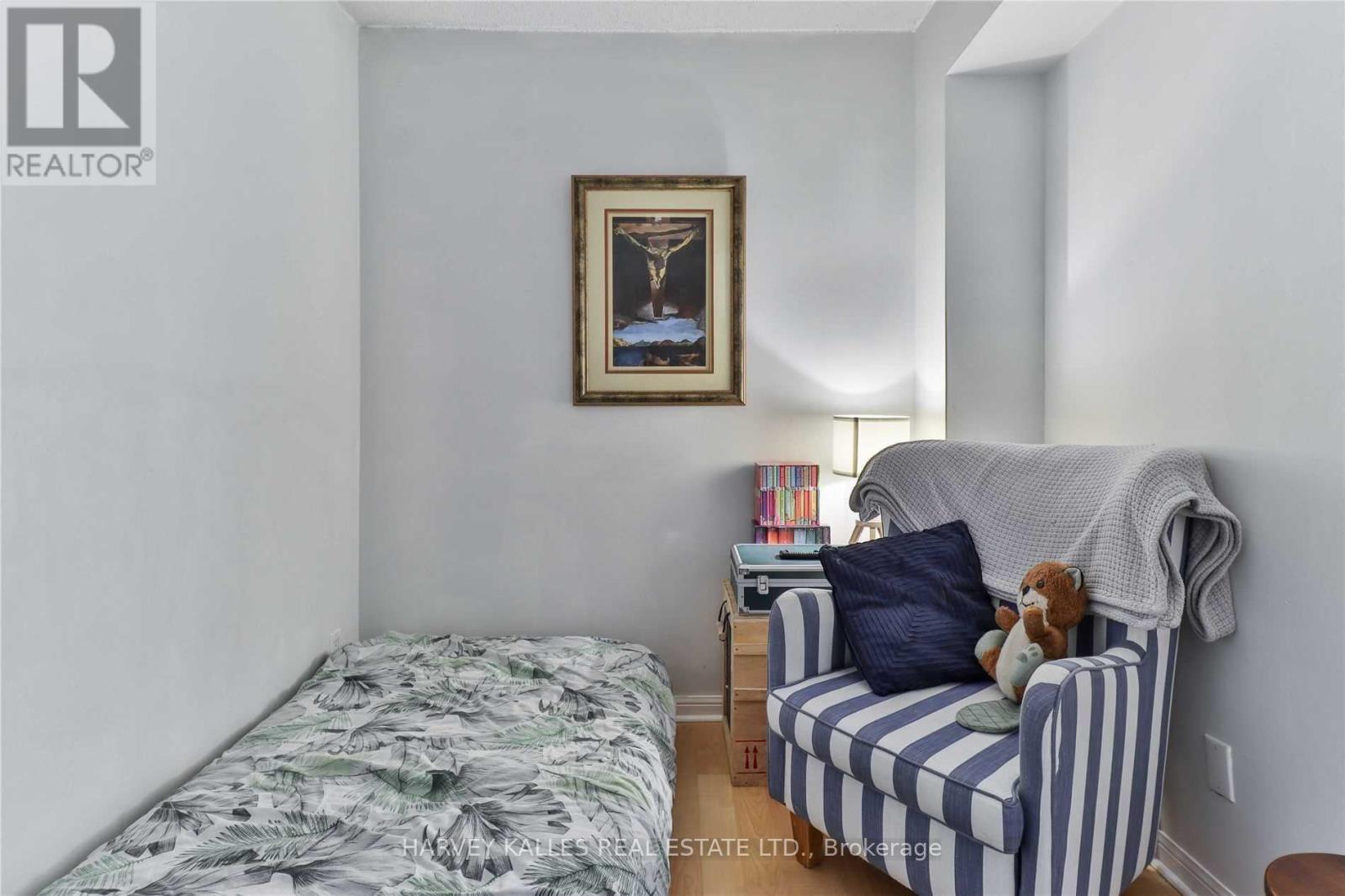#220 28 DOURO STREET - 19