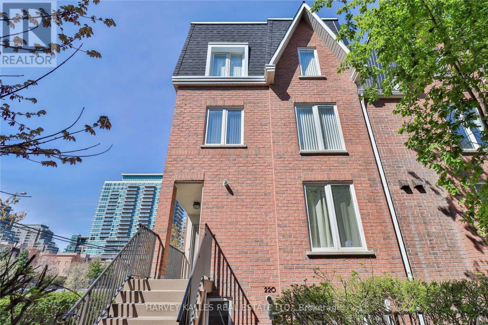#220 28 DOURO STREET - 2