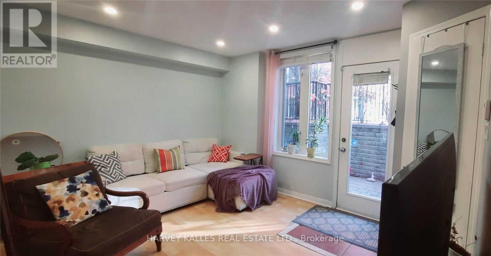 #220 28 DOURO STREET - 4