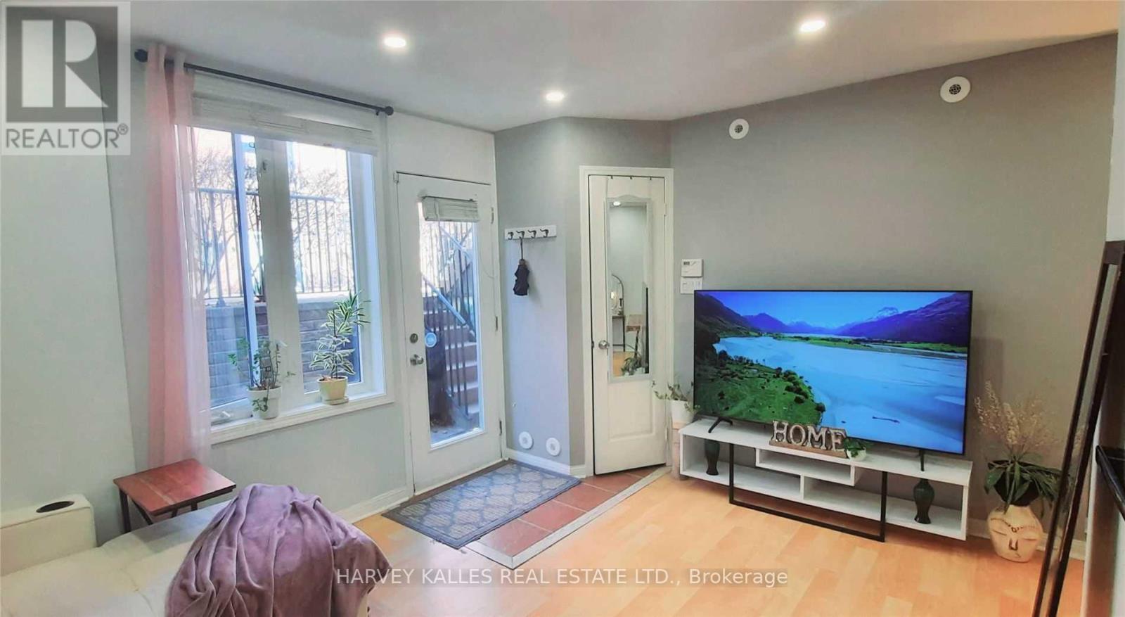 #220 28 DOURO STREET - 5