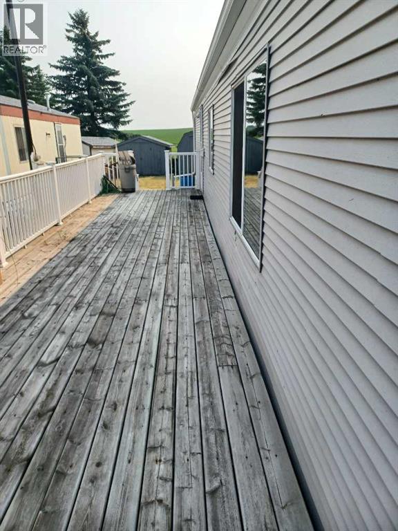unit 4, 4506 50 Avenue - 6