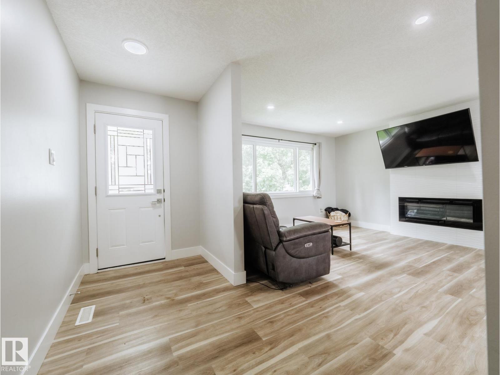 15011 59 ST NW - 4