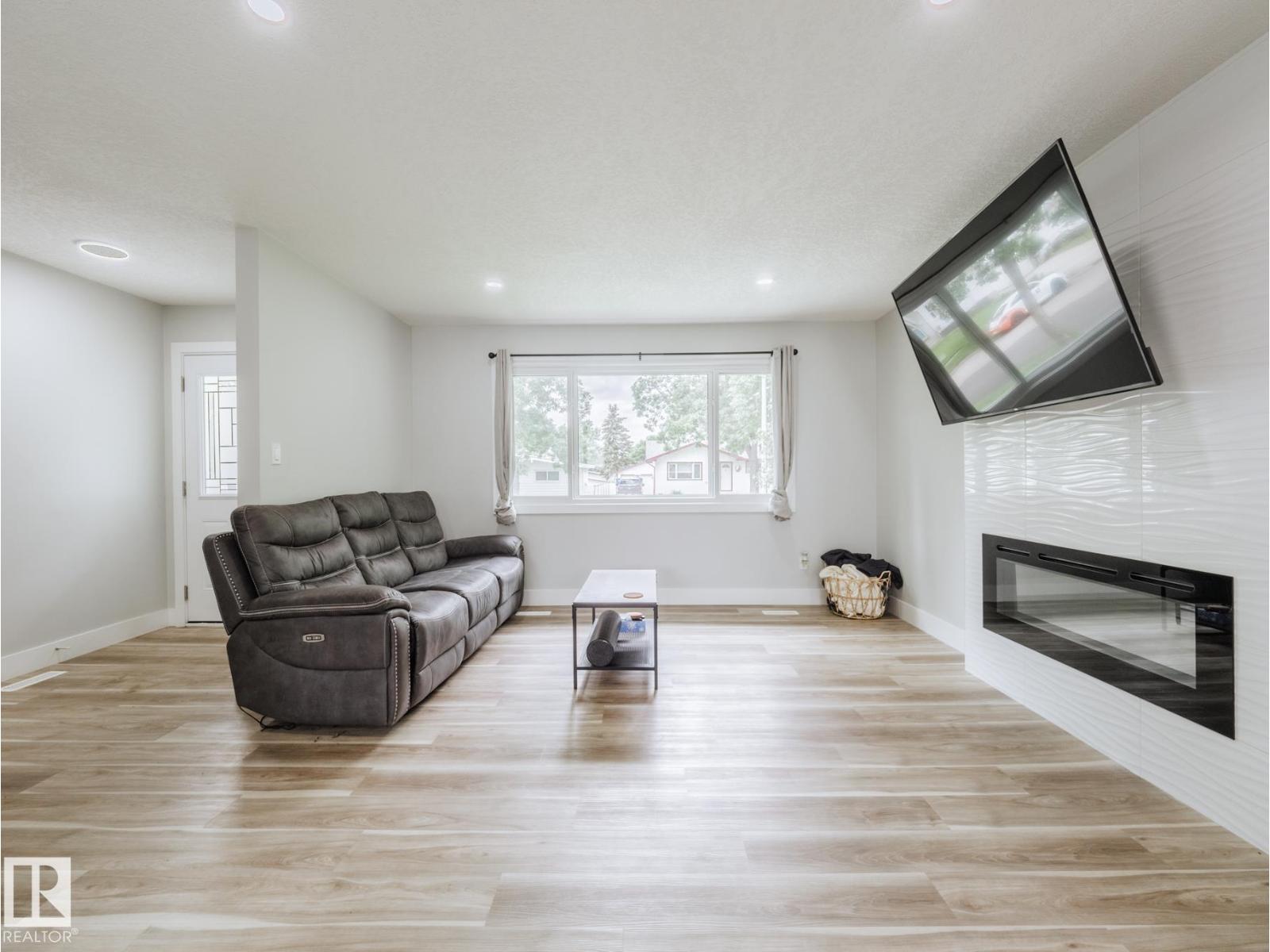 15011 59 ST NW - 6