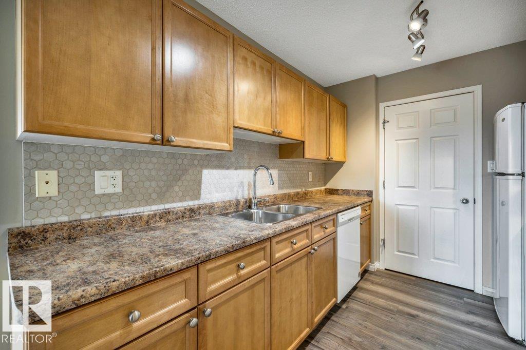 #57E 79 Bellerose DR - 16