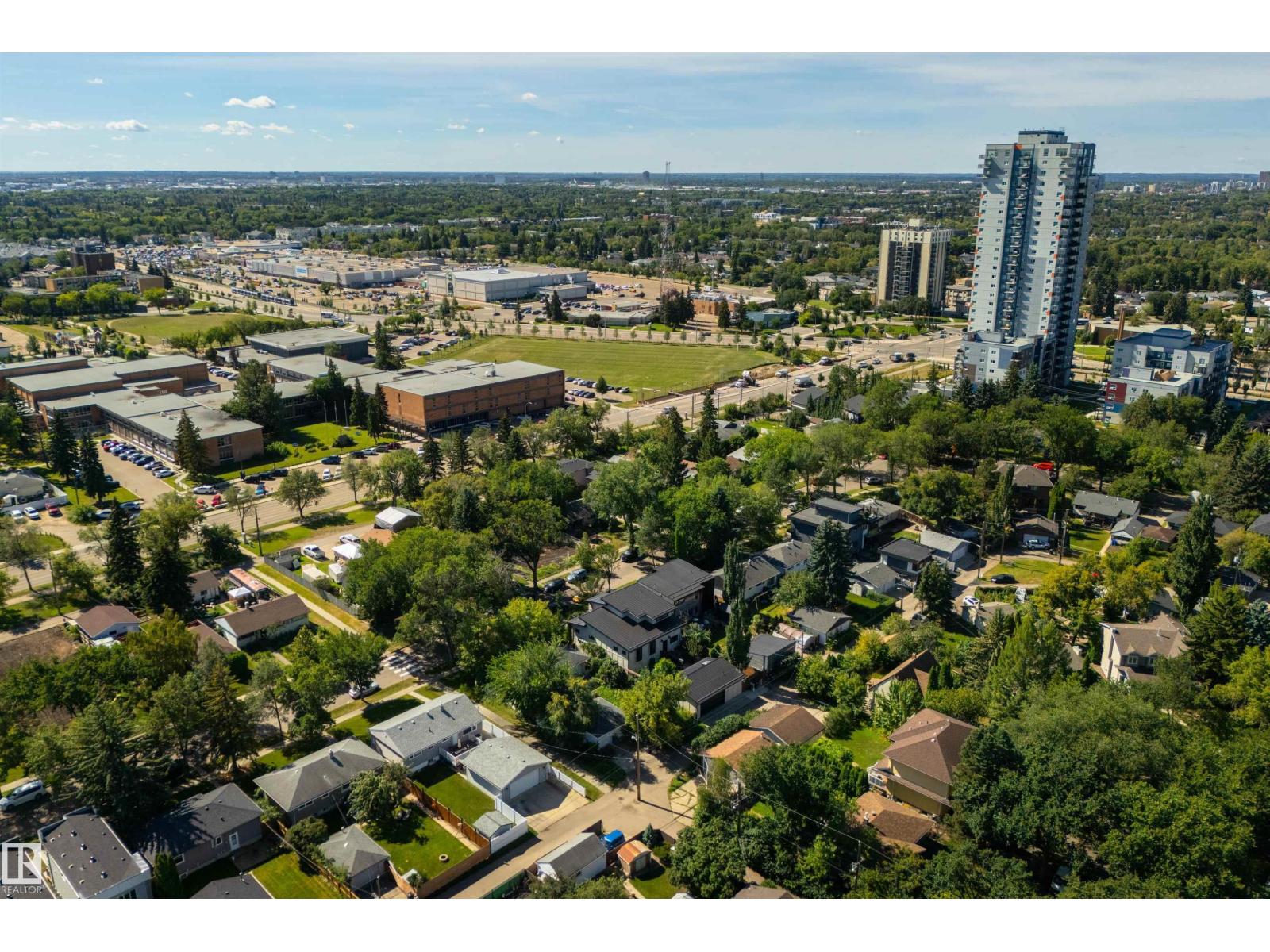 7950 91 AV NW - 13