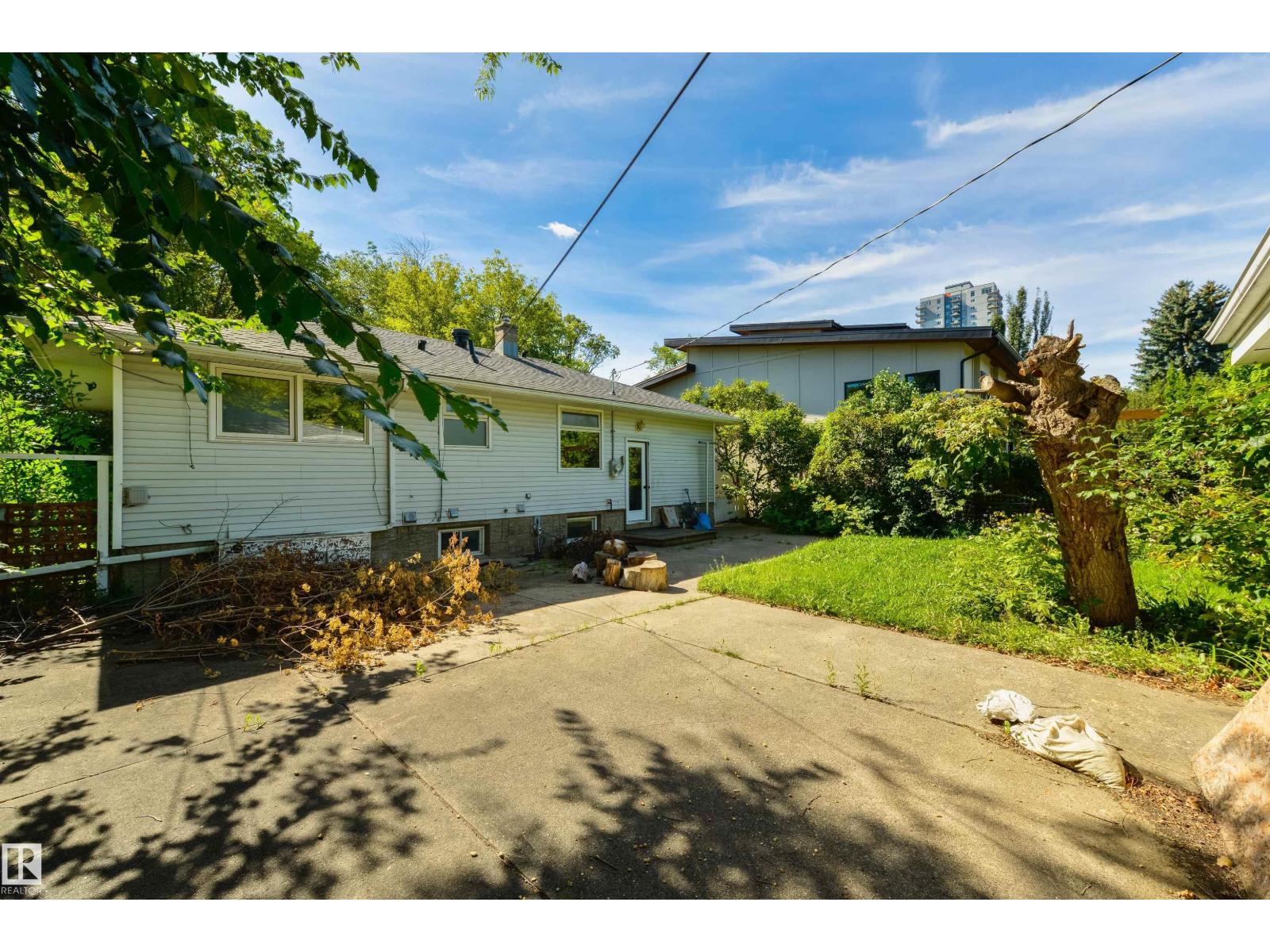 7950 91 AV NW - 7