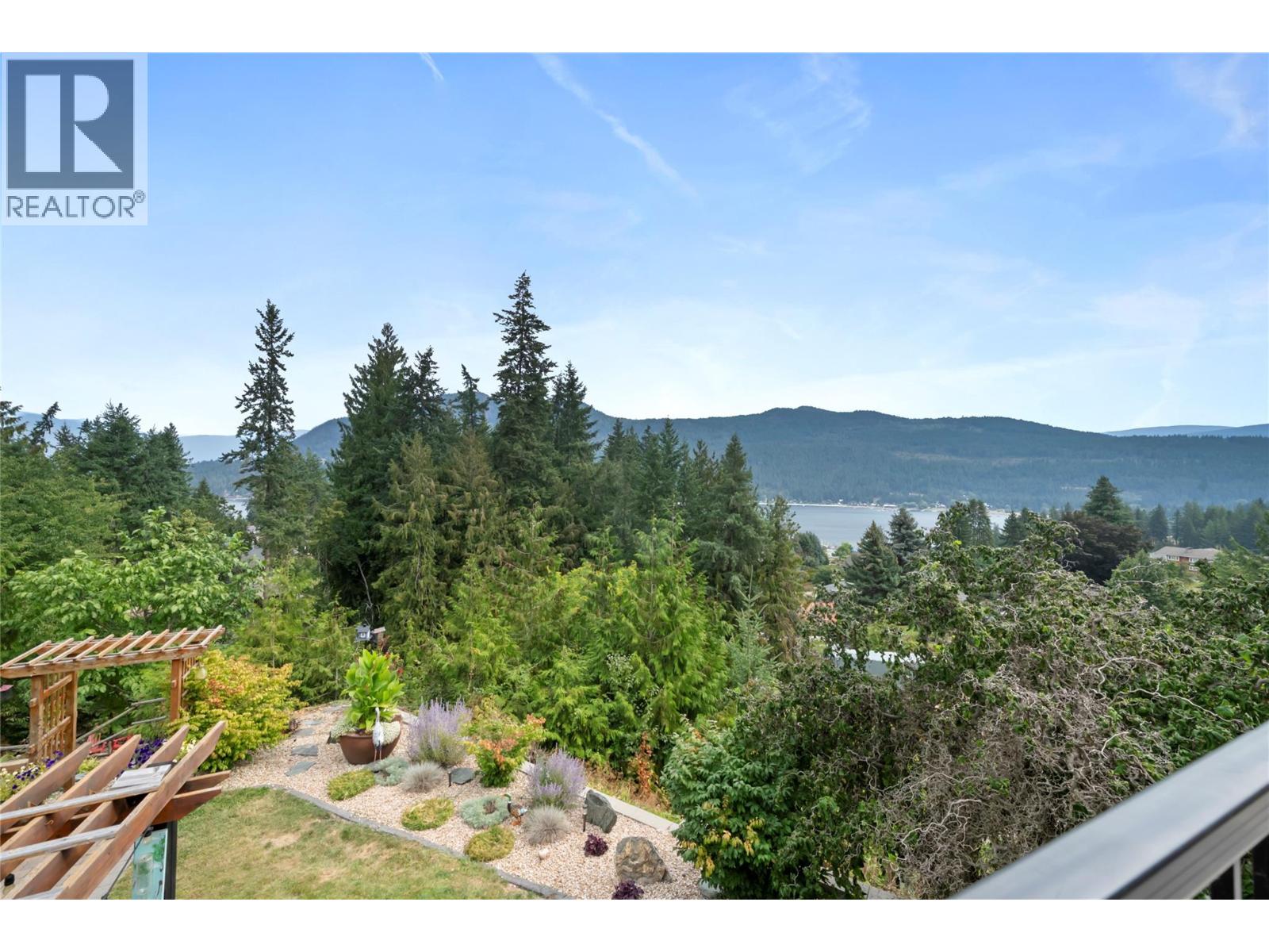  2880 Chalet Drive, Blind Bay