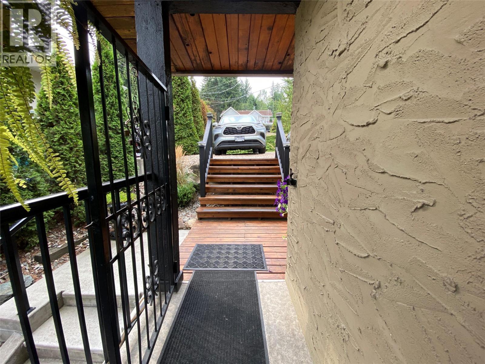  2880 Chalet Drive, Blind Bay