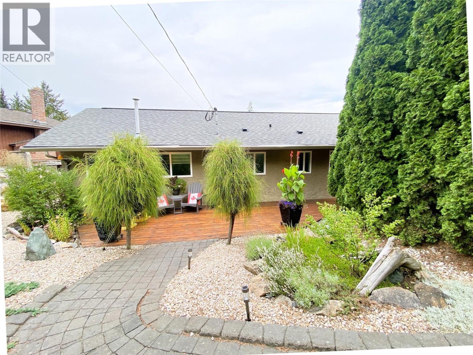  2880 Chalet Drive, Blind Bay