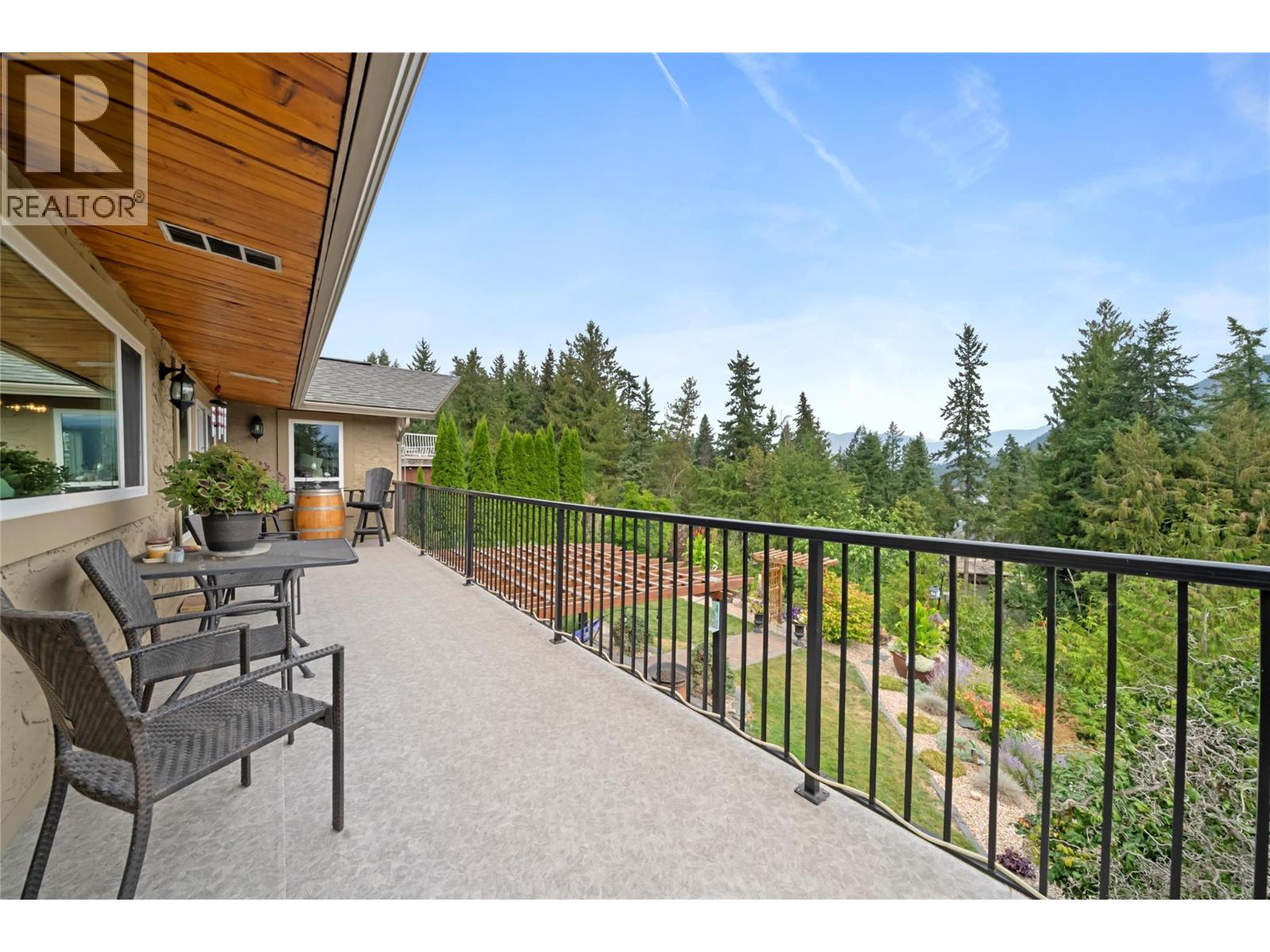  2880 Chalet Drive, Blind Bay
