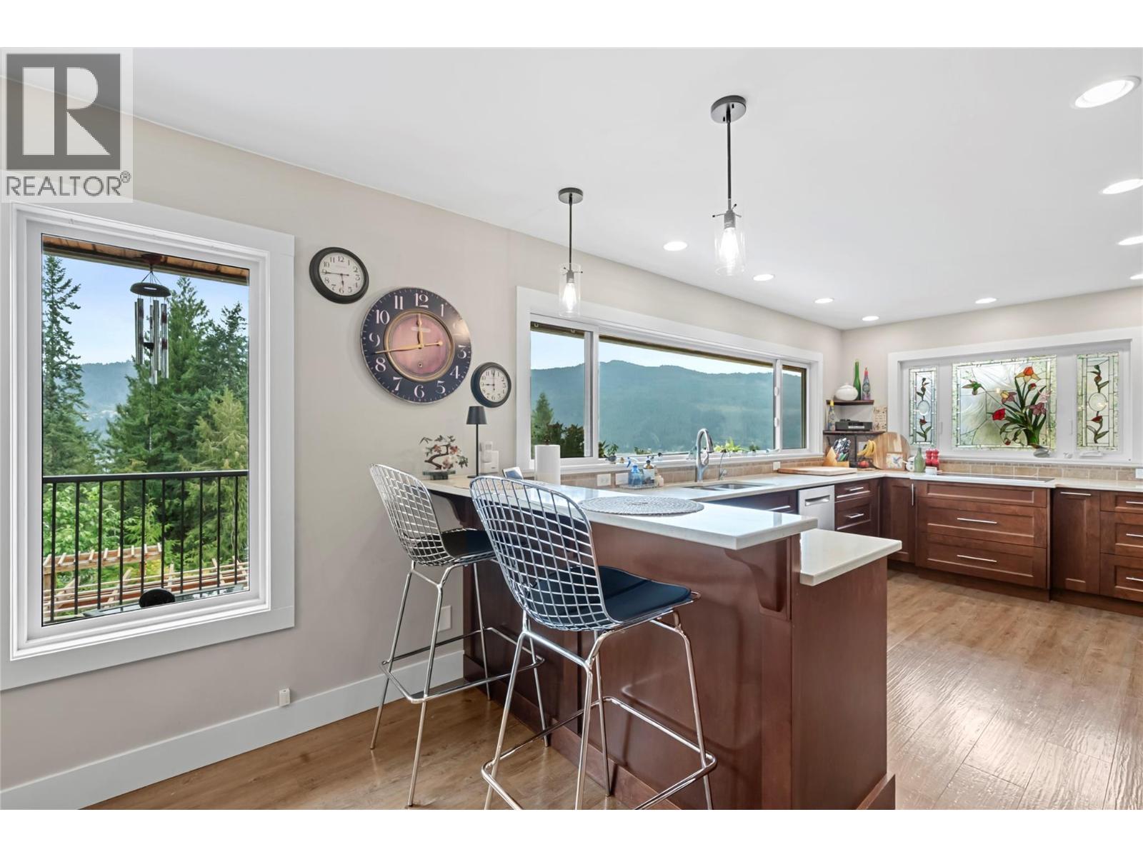  2880 Chalet Drive, Blind Bay