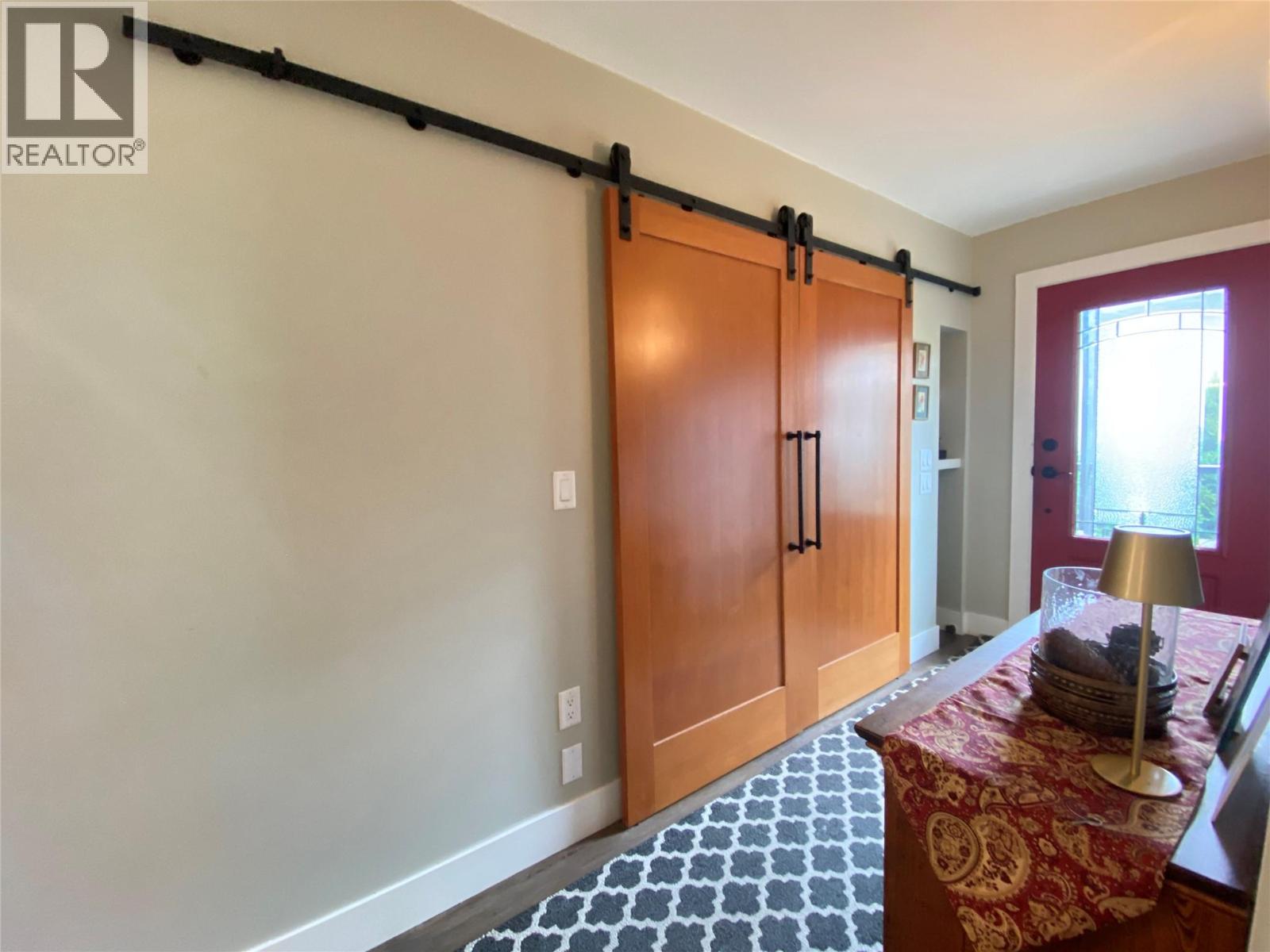  2880 Chalet Drive, Blind Bay