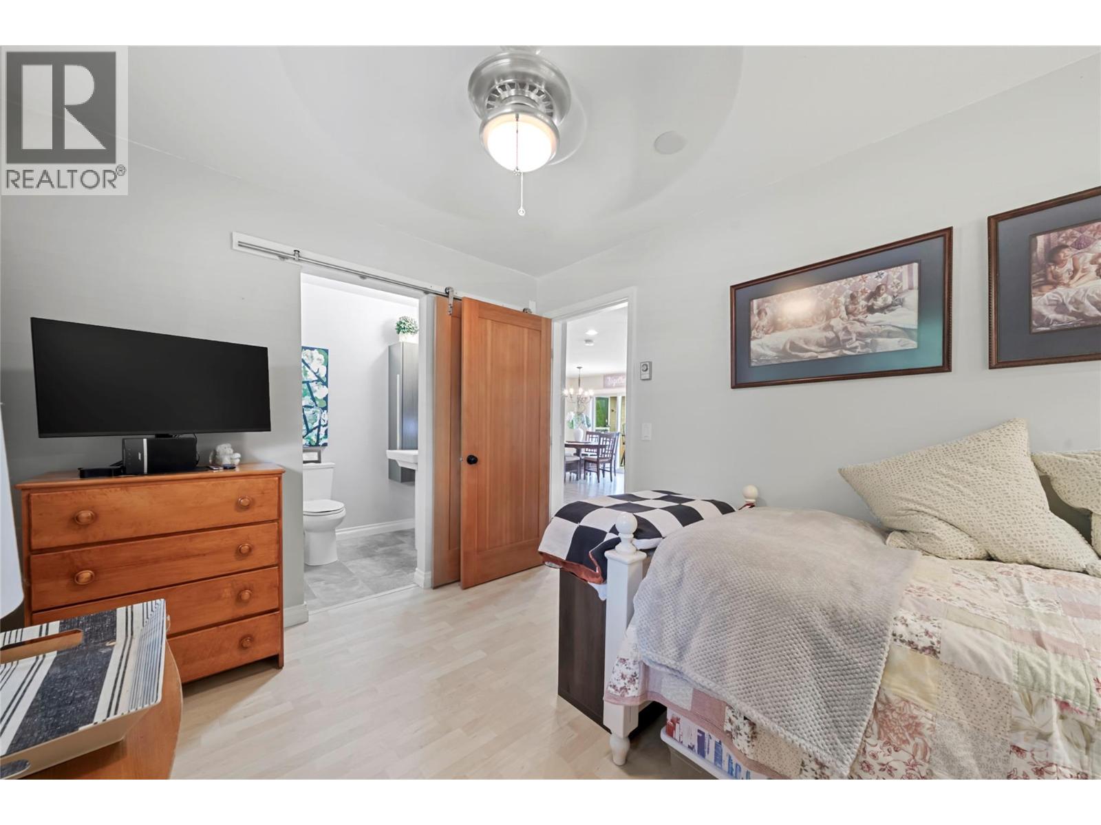 2880 Chalet Drive - 39
