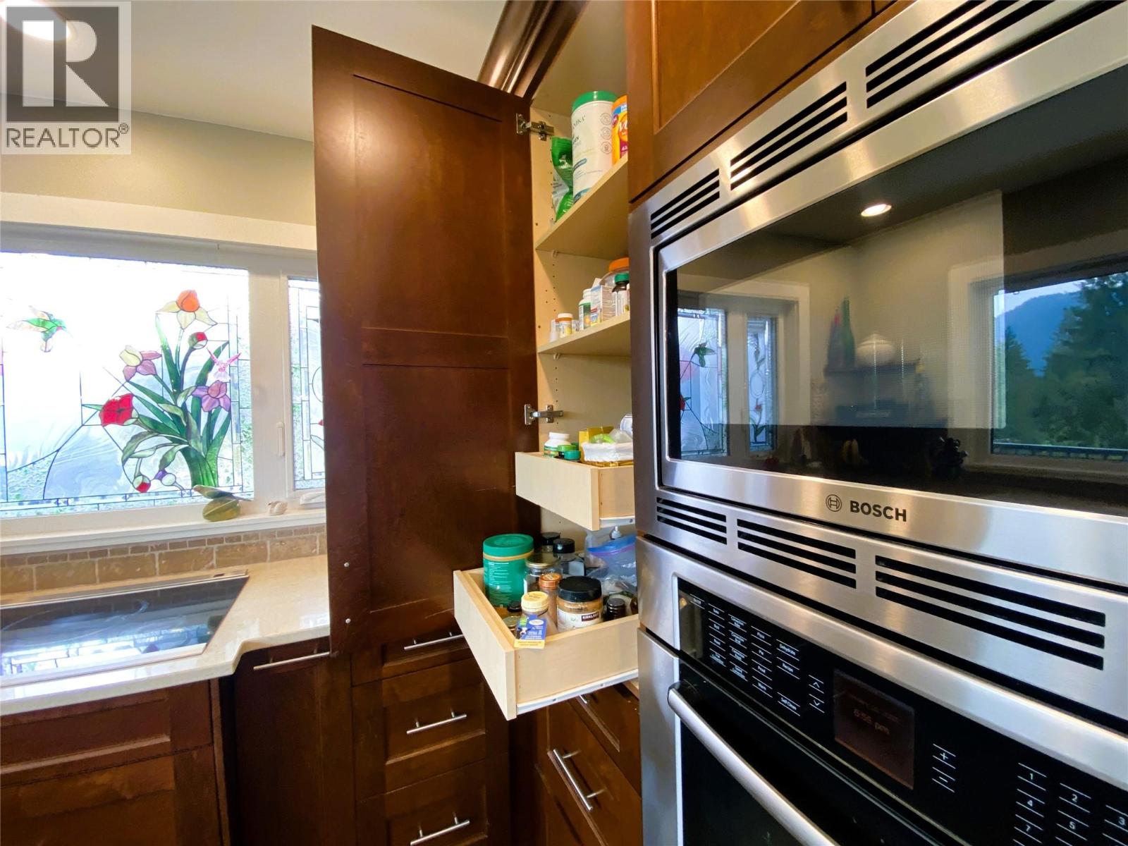  2880 Chalet Drive, Blind Bay