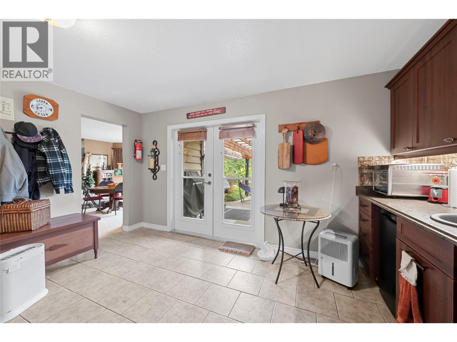  2880 Chalet Drive, Blind Bay