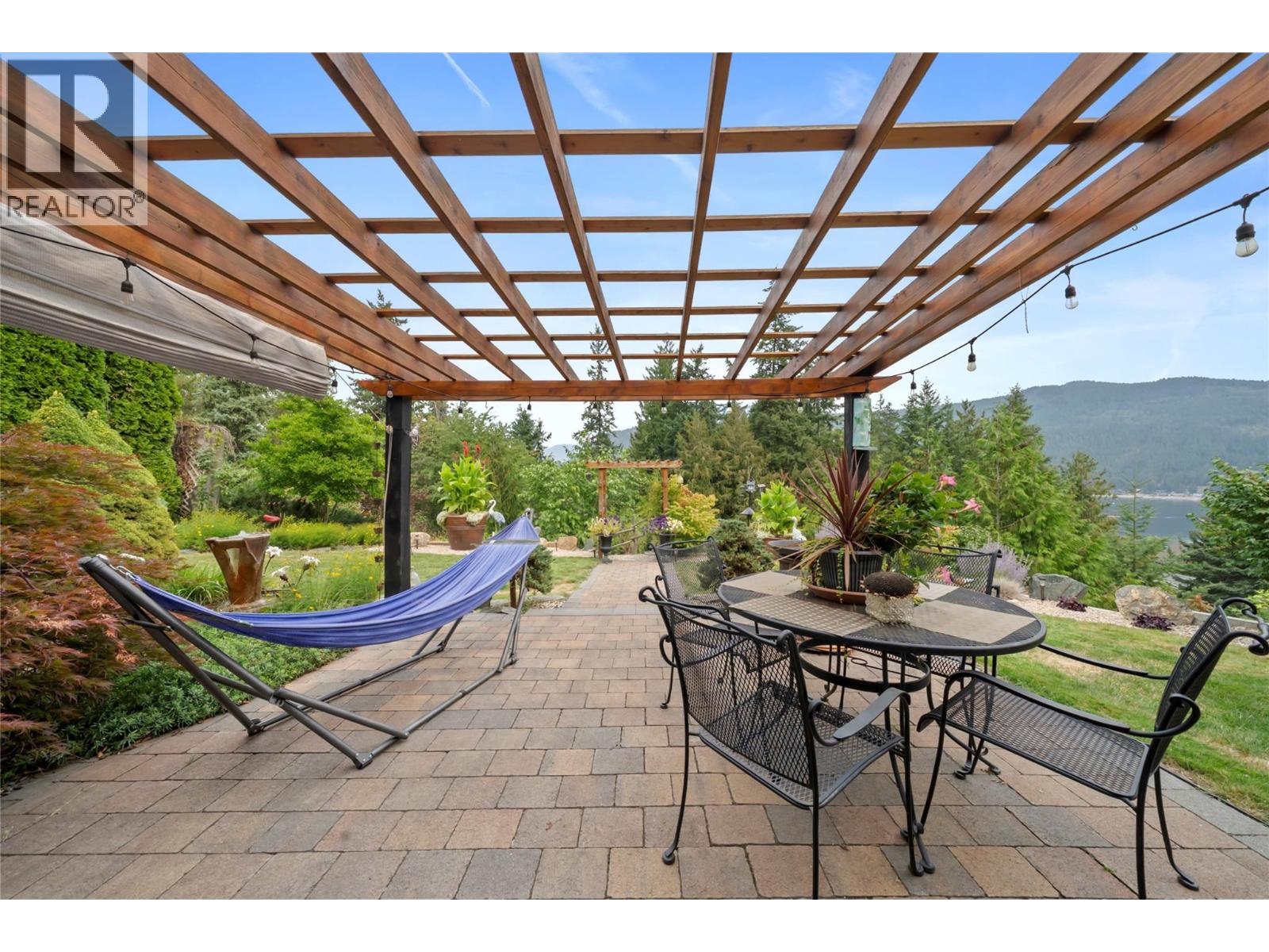  2880 Chalet Drive, Blind Bay