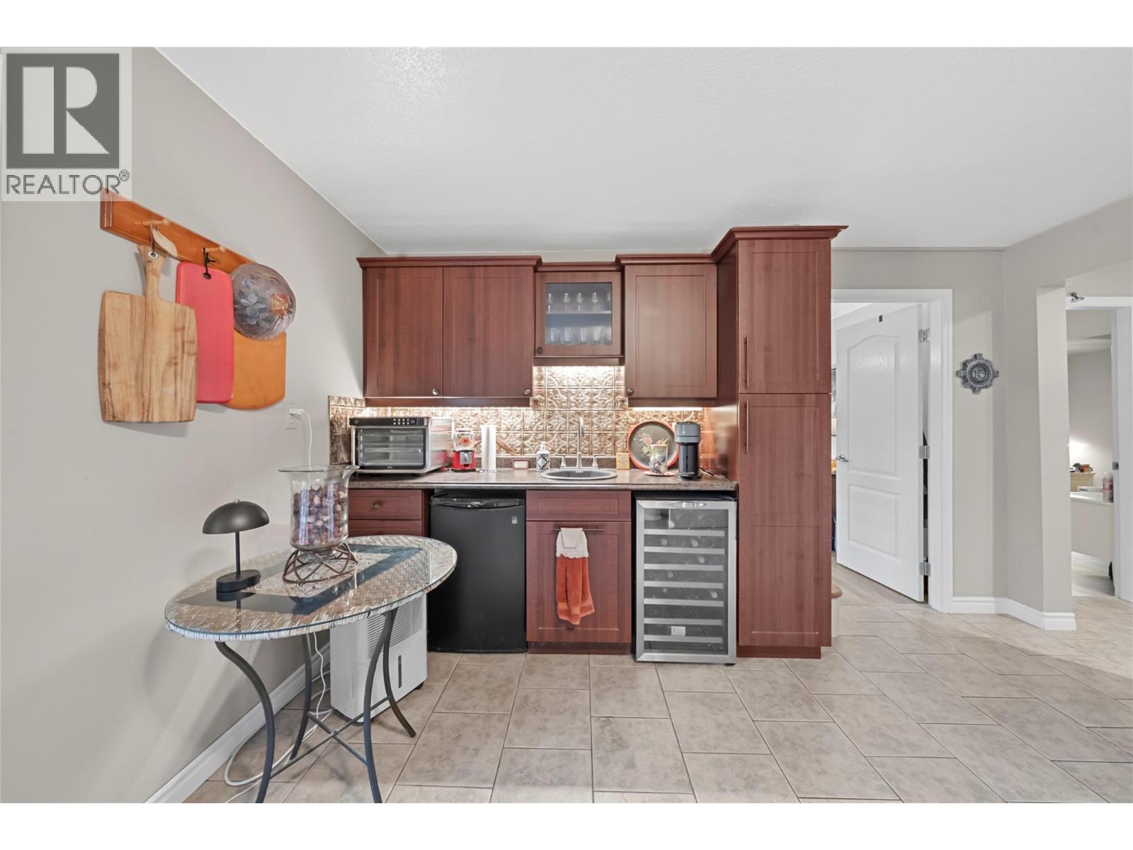  2880 Chalet Drive, Blind Bay