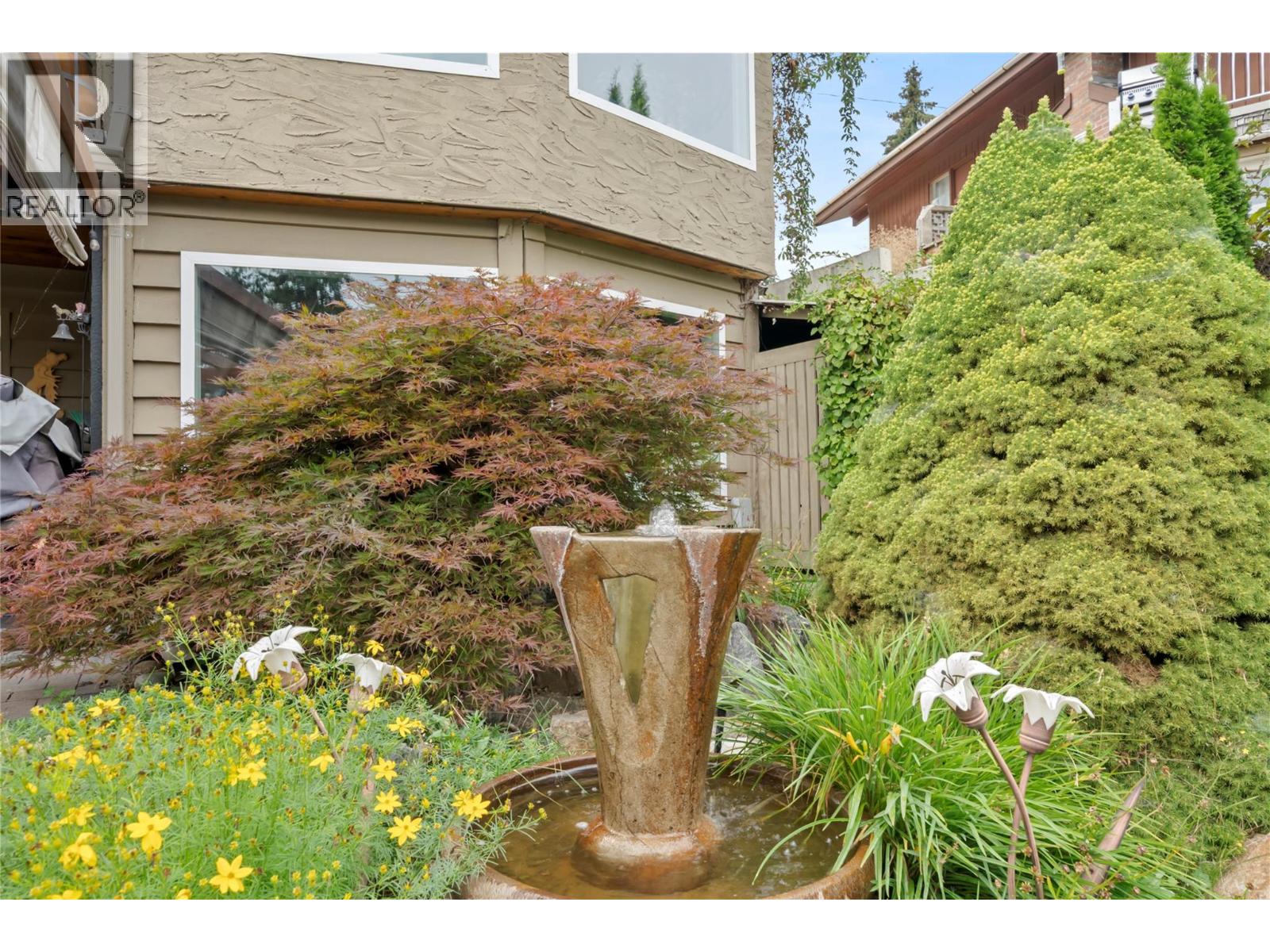  2880 Chalet Drive, Blind Bay