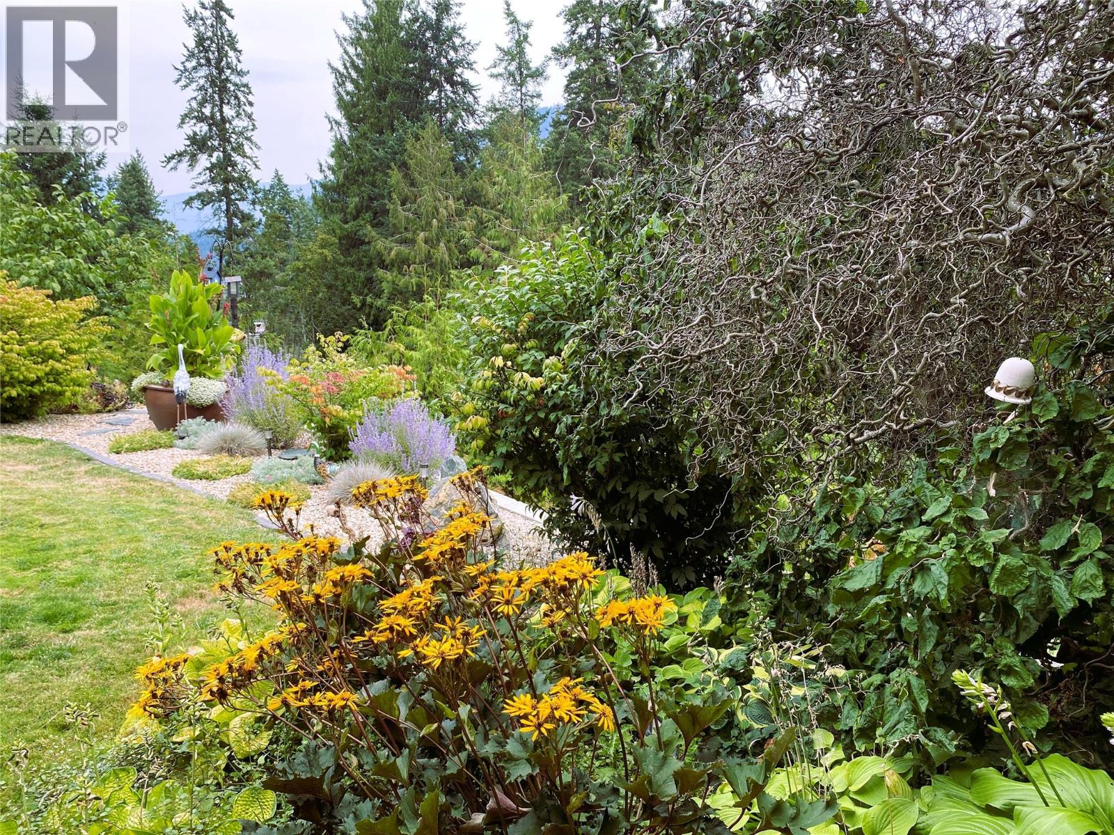  2880 Chalet Drive, Blind Bay
